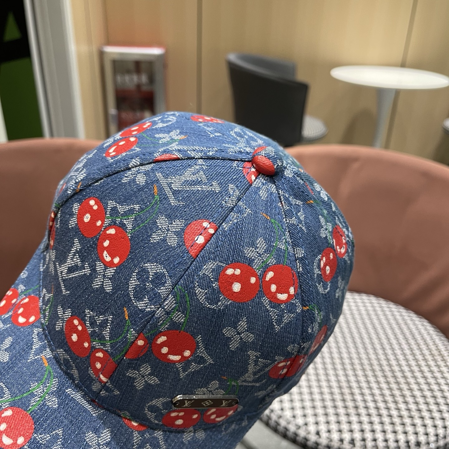 LV路易威登新款原单棒球帽，经典棋盘格，1:1开模订制，原版专柜布料帅气质量超赞，基础头围56，贴片可调