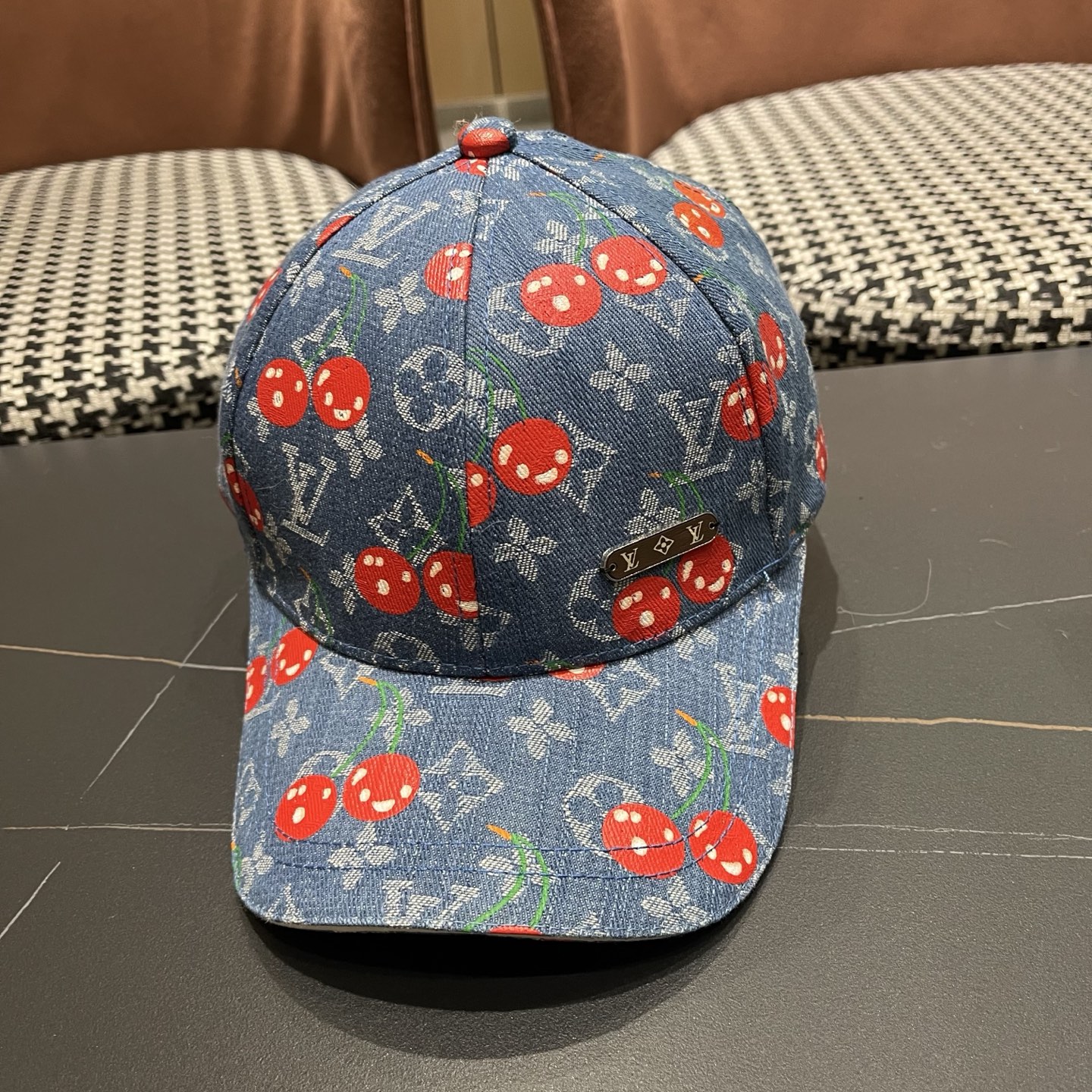 LV路易威登新款原单棒球帽，经典棋盘格，1:1开模订制，原版专柜布料帅气质量超赞，基础头围56，贴片可调