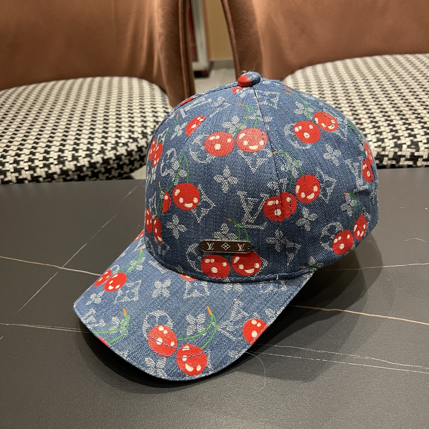 LV路易威登新款原单棒球帽，经典棋盘格，1:1开模订制，原版专柜布料帅气质量超赞，基础头围56，贴片可调