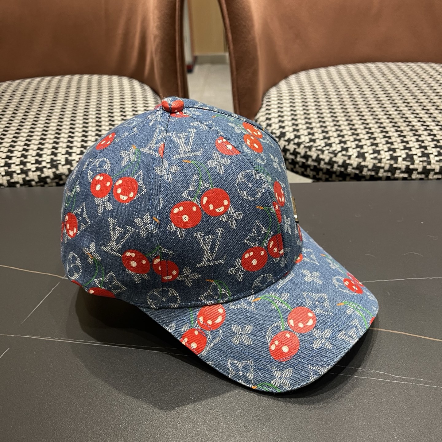 LV路易威登新款原单棒球帽，经典棋盘格，1:1开模订制，原版专柜布料帅气质量超赞，基础头围56，贴片可调