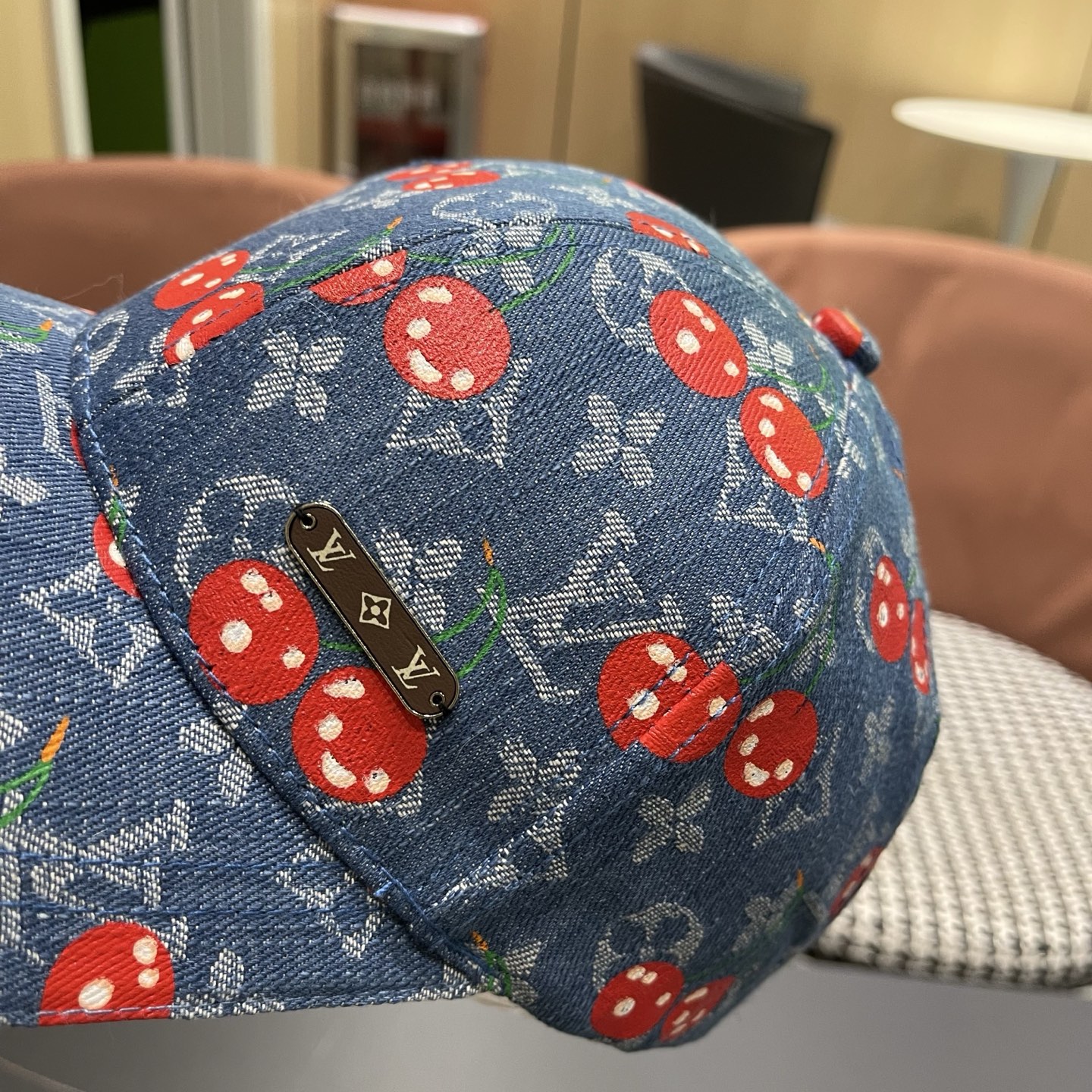 LV路易威登新款原单棒球帽，经典棋盘格，1:1开模订制，原版专柜布料帅气质量超赞，基础头围56，贴片可调