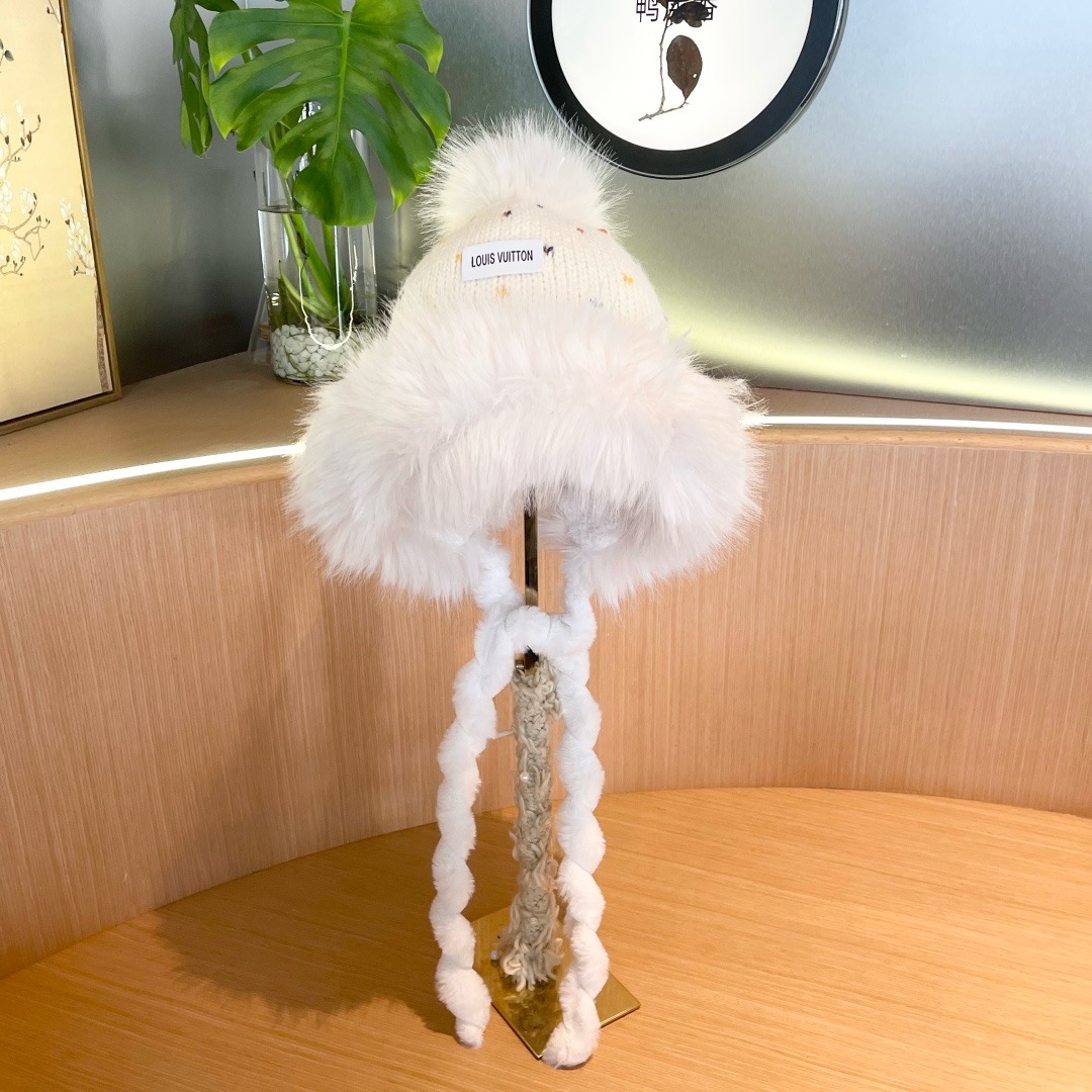 NO:689776,LouisVuitton autumn and winter cute fur ball ear protection new wool warm thunder hat hat fisherman hat baseball cap knitted hat, hat, louis vuitton, louis vuitton, espadrilles, hats19860909路易威登 LouisVuitton 秋冬季可爱毛球护耳新款毛线保暖雷锋帽帽子渔夫帽棒球帽针织帽,帽子,louis vuitton,louis vuitton,espadrilles,hats,hat