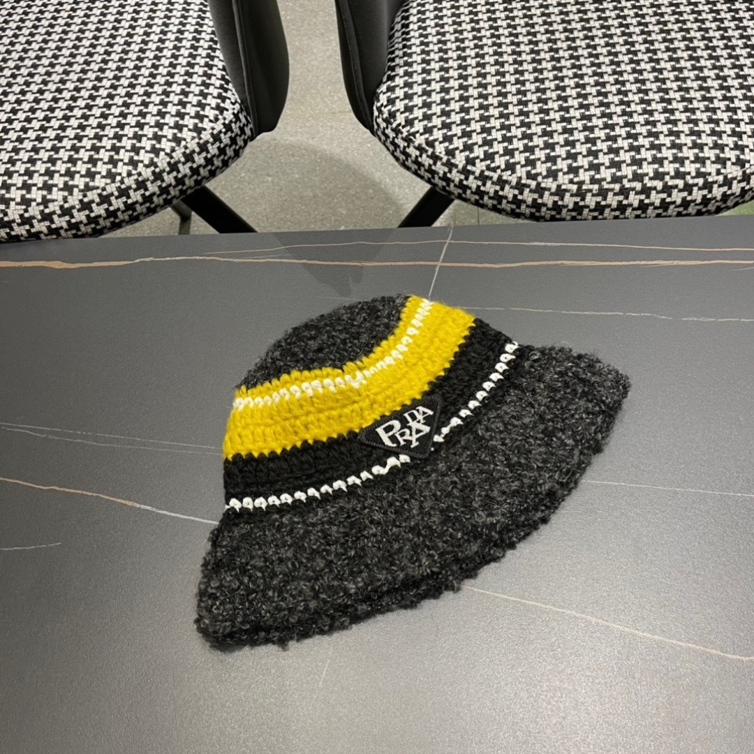 NO:689774,PRADA Prada Handmade Wool Hat Women's Autumn and Winter Face Revealing Small Versatile Warm Ear Protection Bucket Hat Hat Fisherman Hat Baseball Cap Knitted Hat, Hat, prada, prada, espadrilles, hats19860909PRADA普拉达 手工毛线帽女秋冬季显脸小百搭保暖护耳渔夫帽水桶帽帽子渔夫帽棒球帽针织帽,帽子,prada,prada,espadrilles,hats,hat