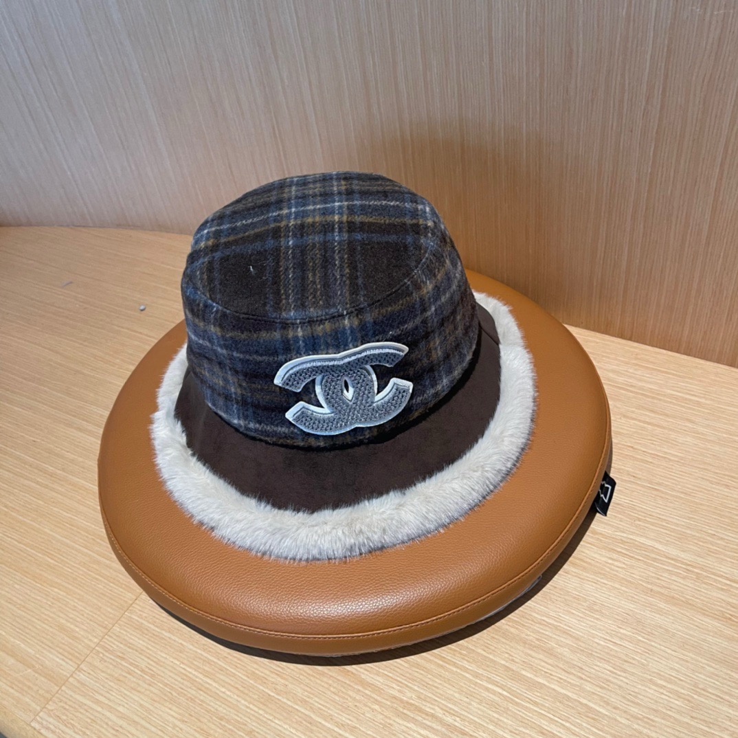NO:689765,Chanel CHANEL's new autumn and winter retro plaid plush bucket hat bucket hat, simple letter elements are very easy to match, street hats bucket hats, baseball caps, knitted hats, hats, chanel, chanel, espadrilles, hats19860909香奈儿 CHANEL新款秋冬复古格子毛绒小桶帽渔夫帽,简约字母元素超好搭配,出街单品帽子渔夫帽棒球帽针织帽,帽子,chanel,chanel,espadrilles,hats,hat