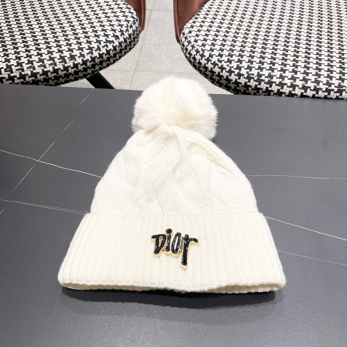 NO:689761,Prada Prada new Korean style fashion versatile trendy women's autumn and winter small knitted hat with a small face, Western style, simple temperament, warm woolen hat, fisherman hat, baseball cap, knitted hat, hat, prada, prada, espadrilles, hats19860909普拉达 Prada 新款韩版时尚百搭潮流女秋冬显脸小针织帽洋气简约气质保暖毛线帽帽子渔夫帽棒球帽针织帽,帽子,prada,prada,espadrilles,hats,hat