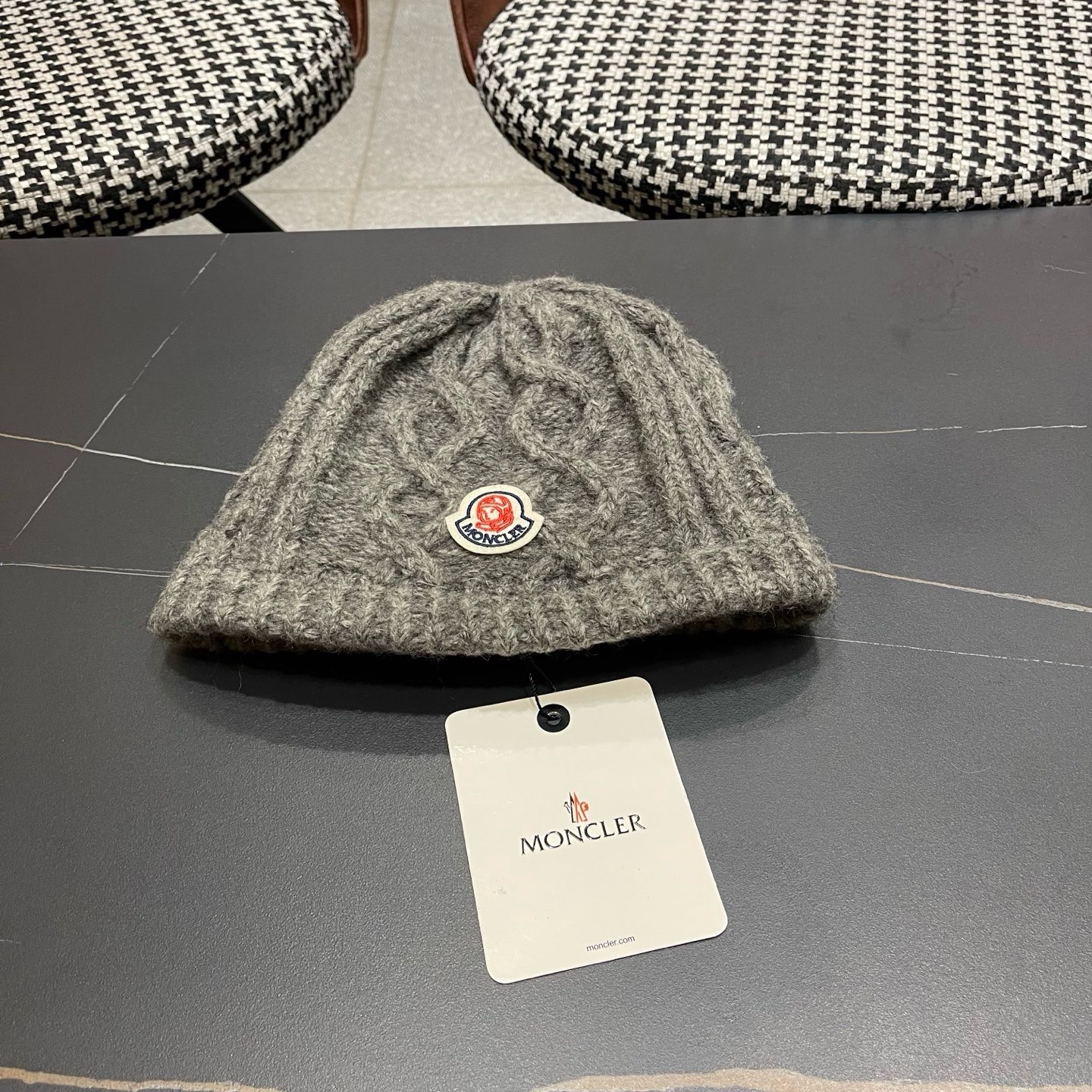 NO:689781,MONCLER 2025 Twist Knitted Beanie, good quality, high-end, super popular, great texture, fashionable!  A must-have item for winter, the same style for men and women, get it now!  Hats bucket hat, baseball cap, knitted hat, hat, Moncler, espadrilles, hats19860909MONCLER蒙口2025麻花针织毛线帽,好品质高端大气,超火爆质感很赞,时尚潮流！冬天必备单品,男女同款快快入手哦！帽子渔夫帽棒球帽针织帽,帽子,Moncler,espadrilles,hats,hat