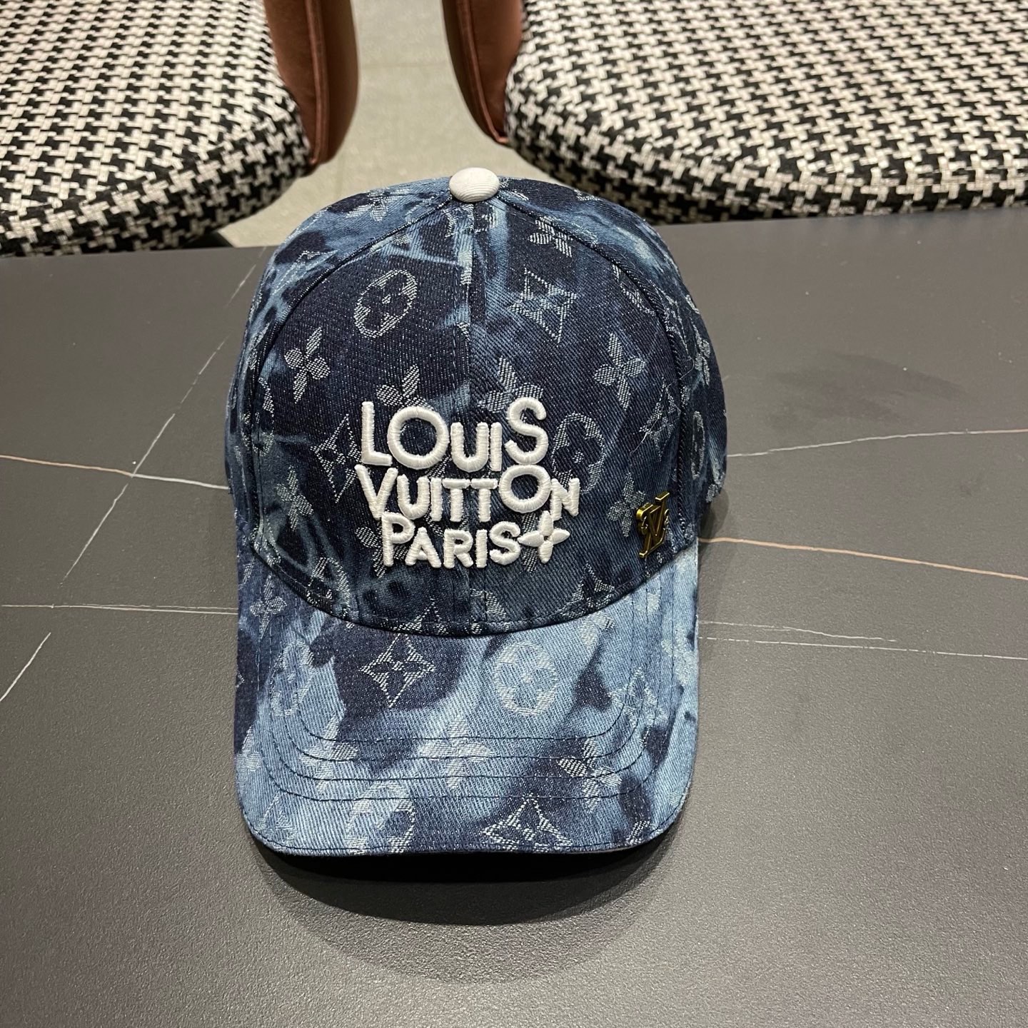 NO:689777,Louis Vuitton baseball cap LouisVuitton 2025 new LV baseball cap, heavy industry to create high-end atmosphere, versatile unisex hat fisherman hat baseball cap knitted hat, hat, louis vuitton, louis vuitton, louis vuitton, espadrilles, hats19860909路易威登棒球帽 LouisVuitton2025新款LV棒球帽,重工打造高端大气,百搭款男女通用帽子渔夫帽棒球帽针织帽,帽子,louis vuitton,louis vuitton,louis vuitton,espadrilles,hats,hat
