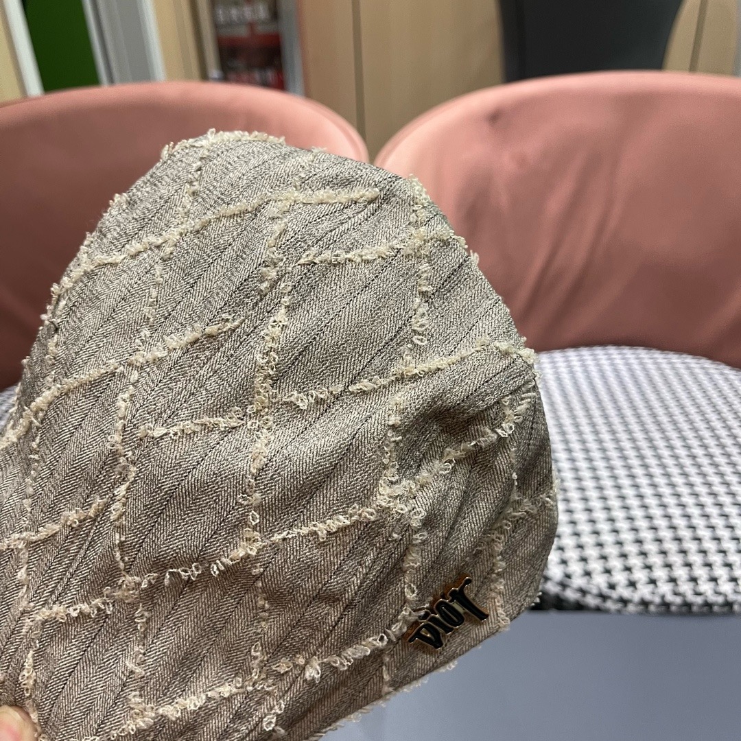 迪奥Dior日系设计感前进帽女生时尚毛边画家帽显脸小复古报童帽春夏鸭舌帽