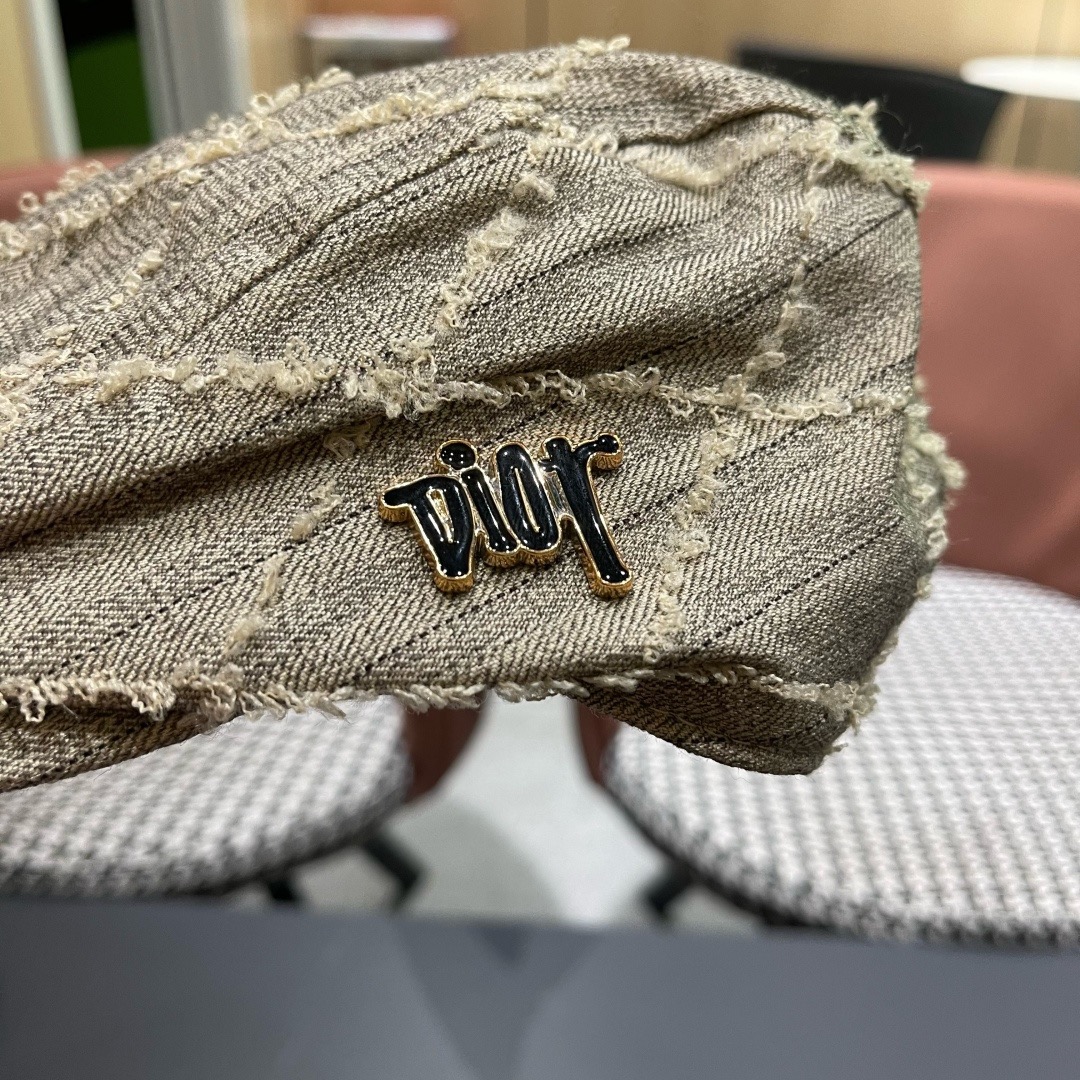 迪奥Dior日系设计感前进帽女生时尚毛边画家帽显脸小复古报童帽春夏鸭舌帽