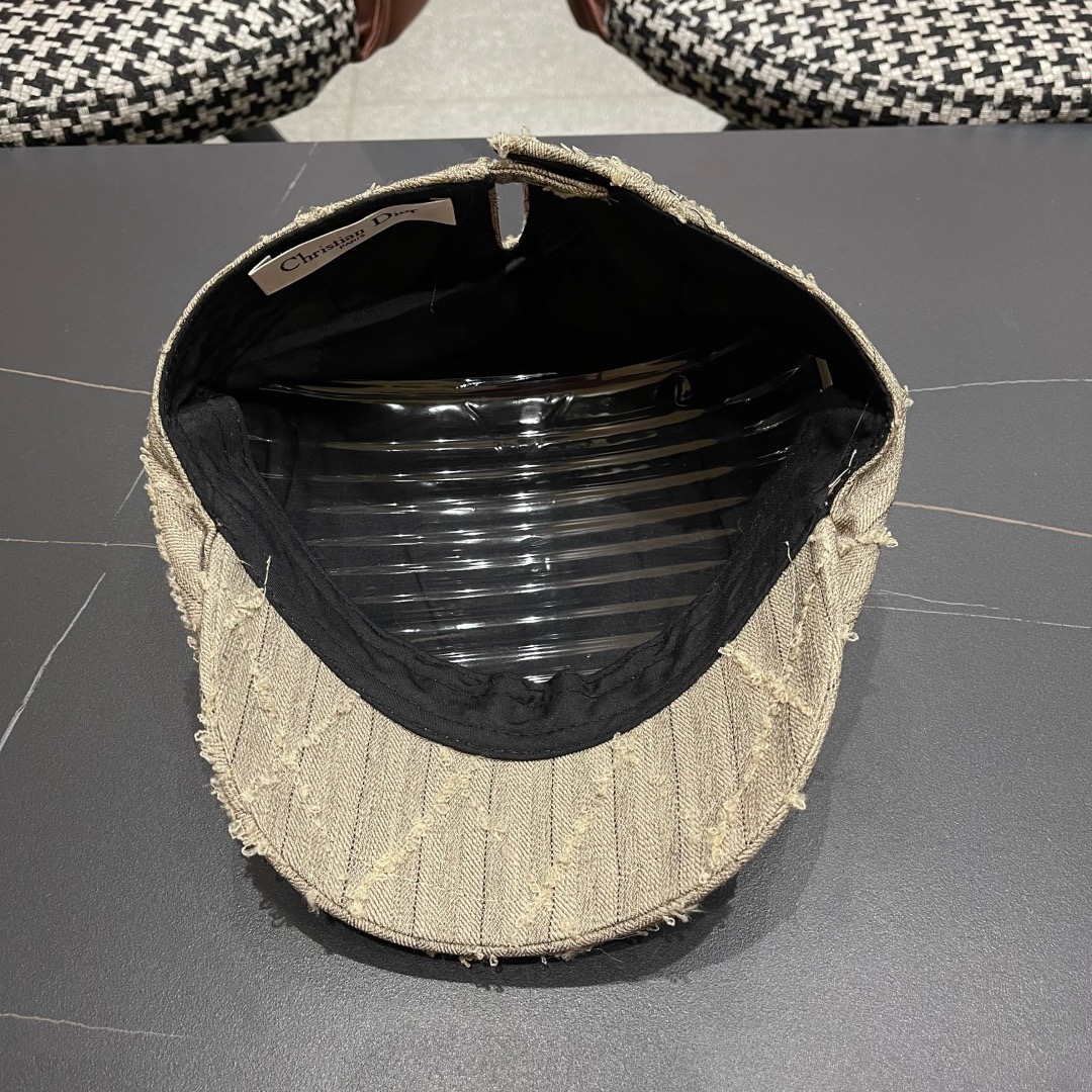 迪奥Dior日系设计感前进帽女生时尚毛边画家帽显脸小复古报童帽春夏鸭舌帽