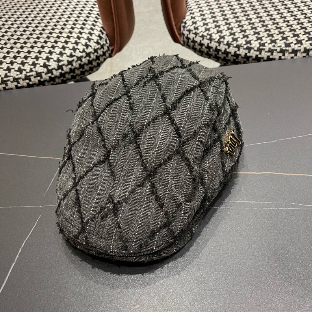 迪奥Dior日系设计感前进帽女生时尚毛边画家帽显脸小复古报童帽春夏鸭舌帽