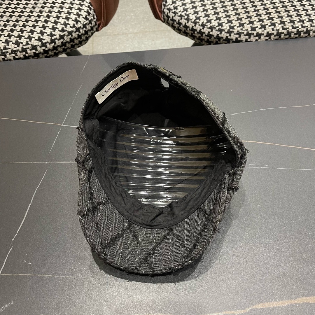 迪奥Dior日系设计感前进帽女生时尚毛边画家帽显脸小复古报童帽春夏鸭舌帽