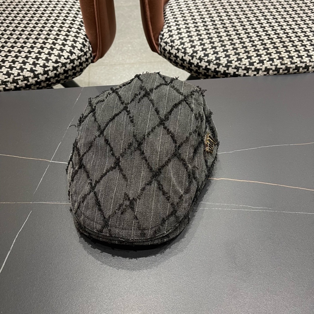 迪奥Dior日系设计感前进帽女生时尚毛边画家帽显脸小复古报童帽春夏鸭舌帽