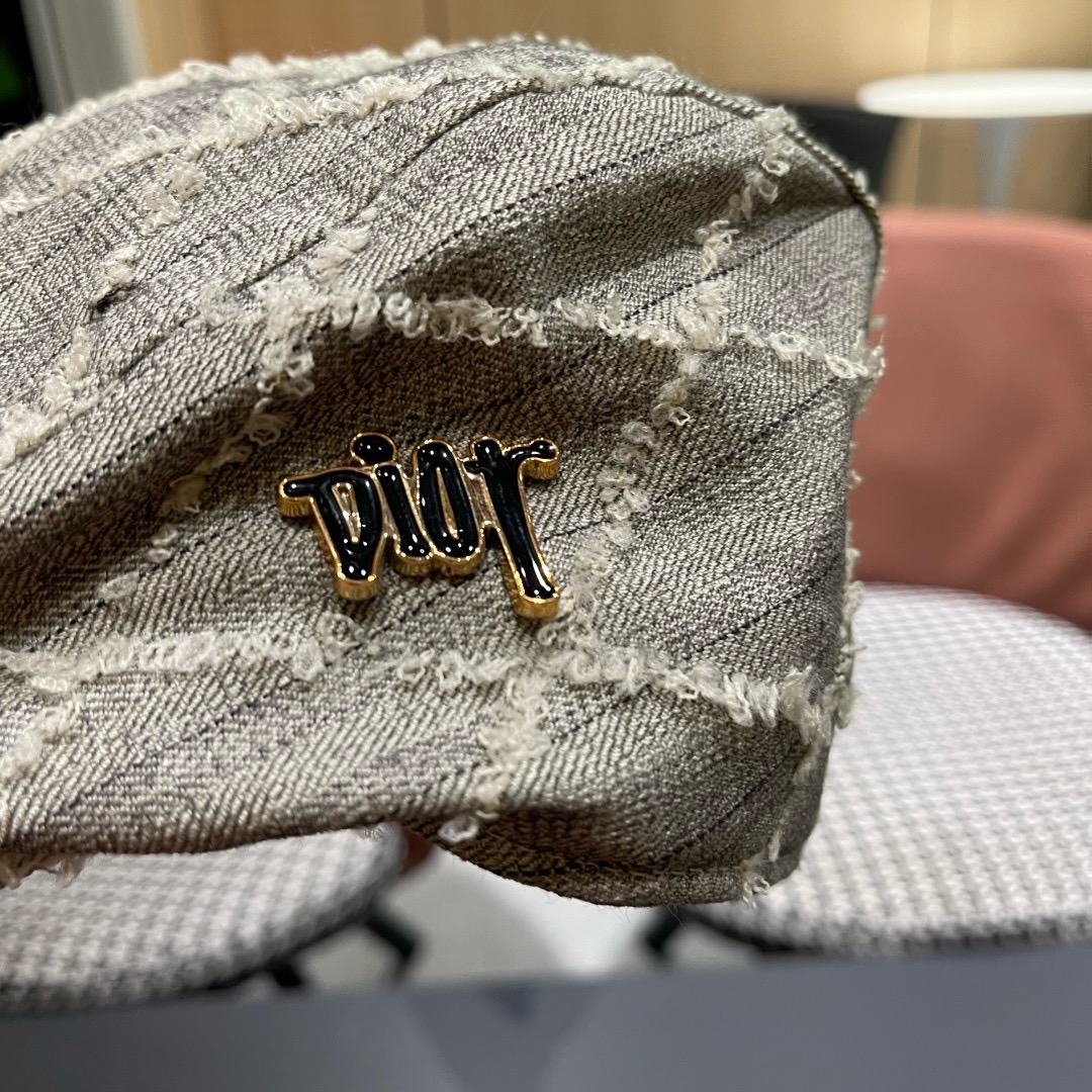 迪奥Dior日系设计感前进帽女生时尚毛边画家帽显脸小复古报童帽春夏鸭舌帽