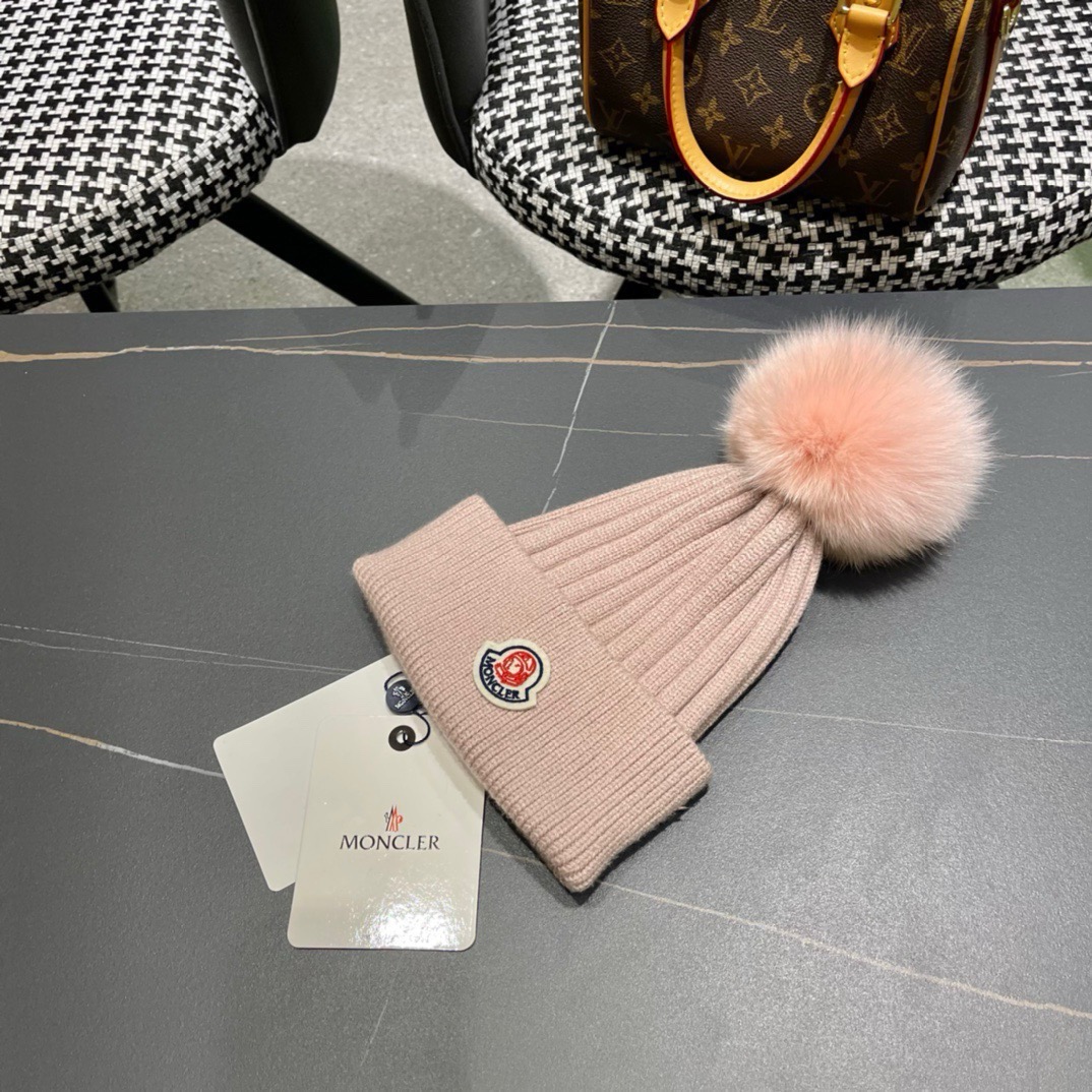 蒙口Moncler盟可睐💥官网经典针织帽，原单复刻.非常柔软亲肤，弹性很好💓有质感又非常百搭的款式~保暖的  羊绒毛线帽