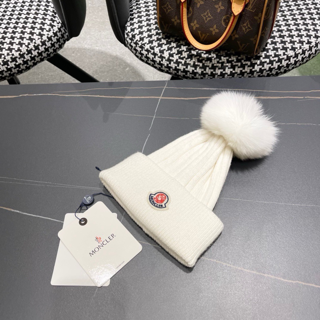 蒙口Moncler盟可睐💥官网经典针织帽，原单复刻.非常柔软亲肤，弹性很好💓有质感又非常百搭的款式~保暖的  羊绒毛线帽