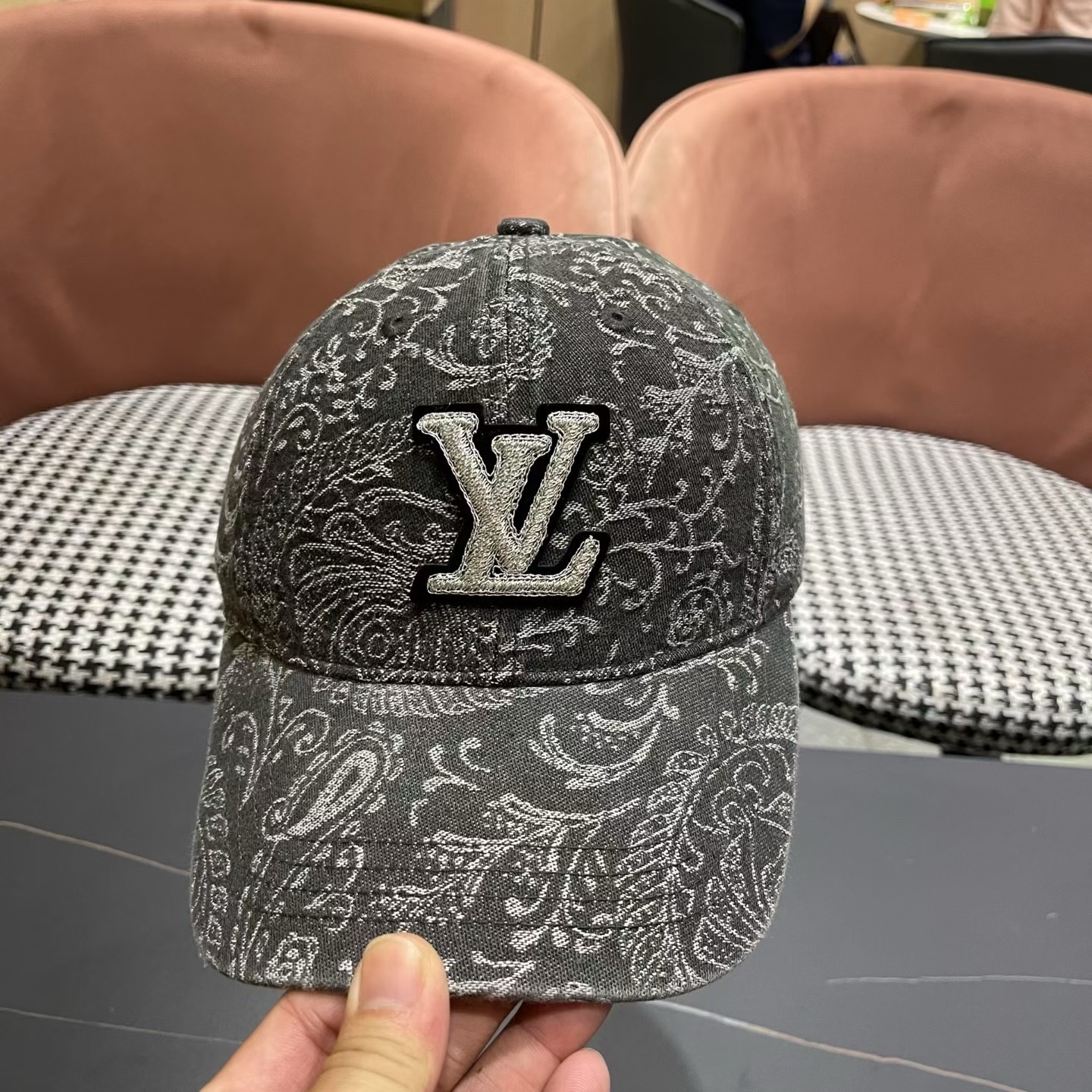 Lv路易威登 日韩系花纹做旧休闲复古时尚百搭街头出游棒球帽画家帽新款