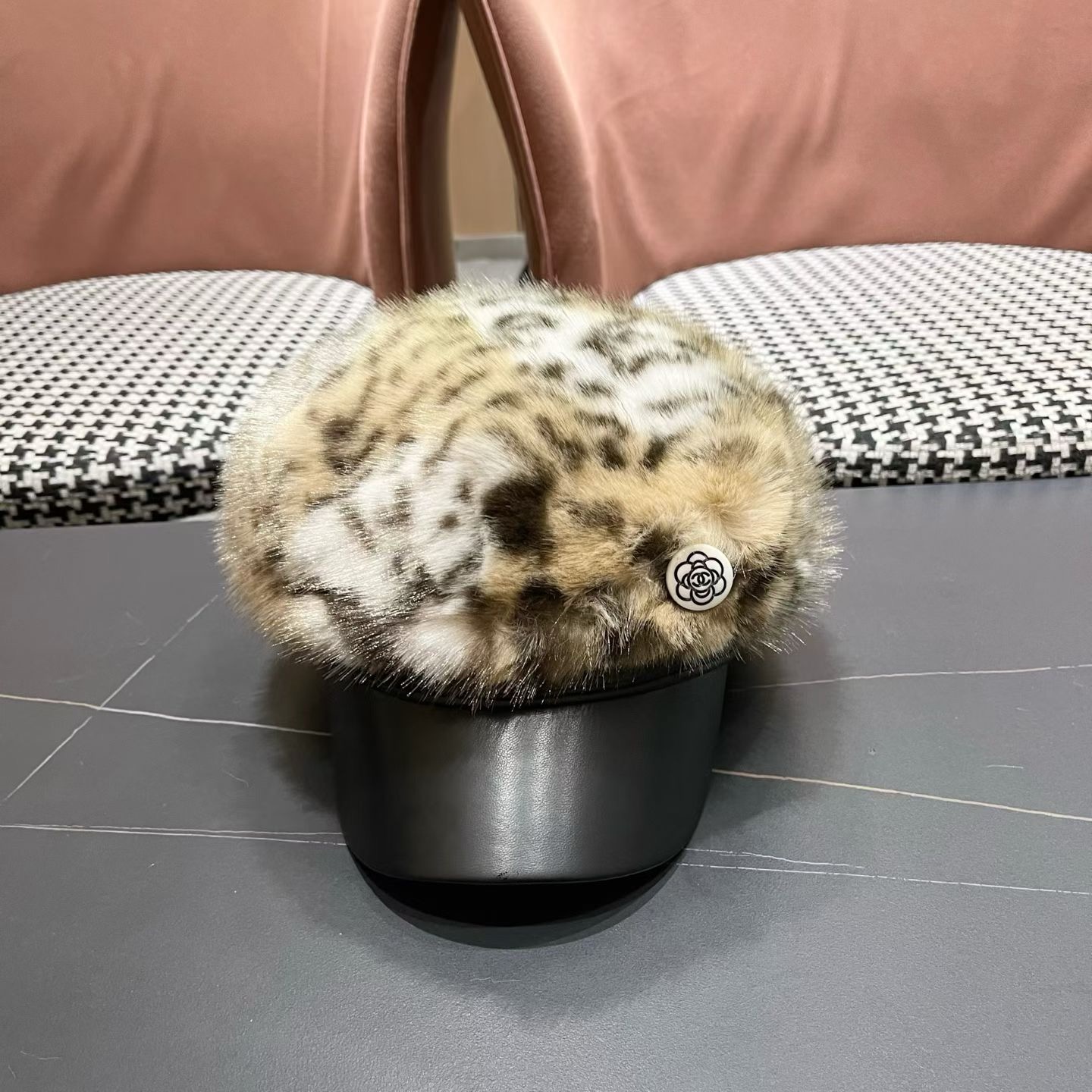 NO:643658,Chanel chanel orange brother new autumn and winter temperament leopard print plush duck cap women's fashion versatile sweet and cute beret hat fisherman hat baseball cap knitted hat, hat, chanel, chanel, espadrilles, hats19860909香奈儿chanel橘子哥哥新款秋冬气质豹纹毛绒鸭舌帽子女时尚百搭甜美可爱贝雷帽帽子渔夫帽棒球帽针织帽,帽子,chanel,chanel,espadrilles,hats,hat