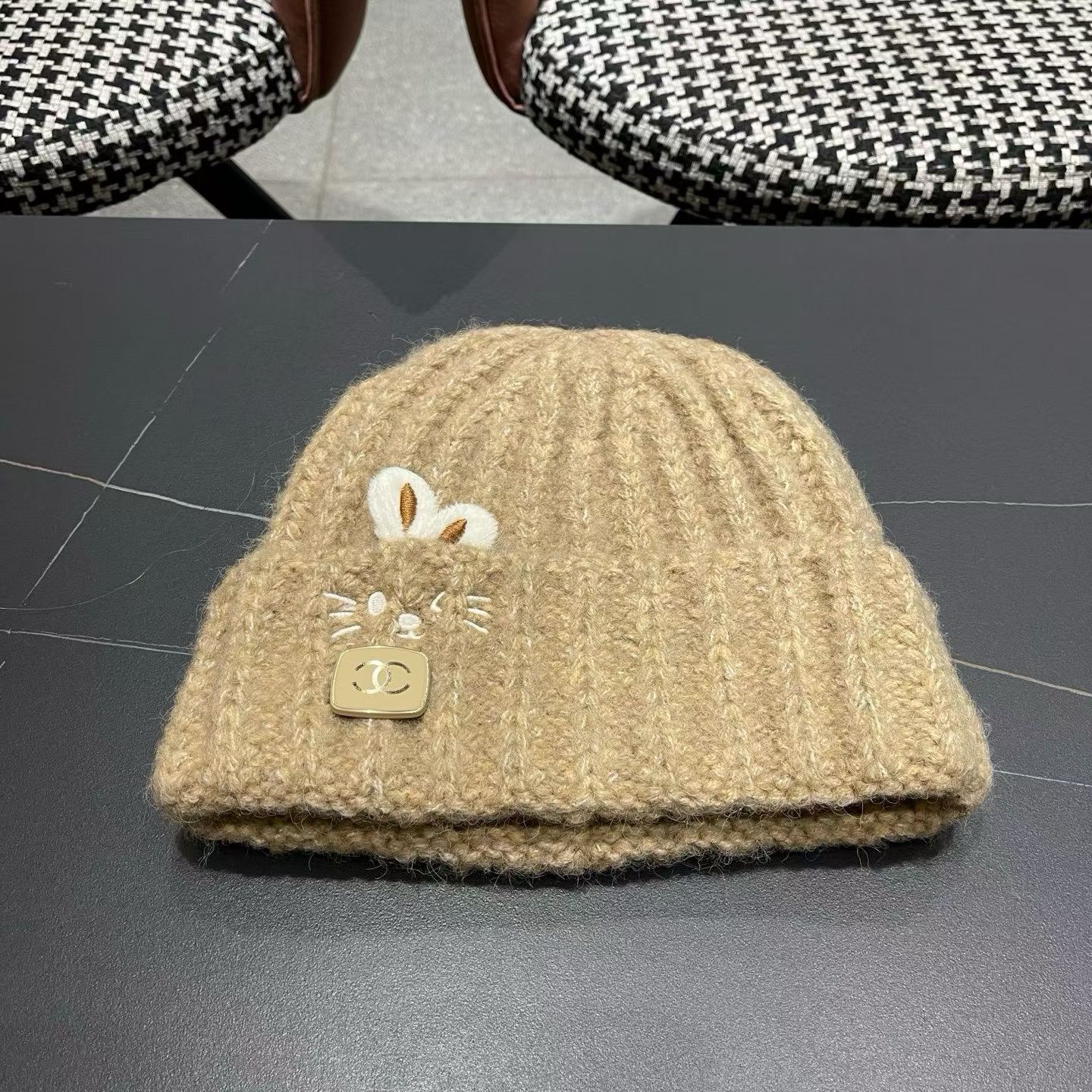 NO:643676,Chanel Chanel 2025 autumn and winter Internet celebrity cute rabbit beanie, knitted beanie with super comfortable feel, Internet celebrity's same hat bucket hat baseball cap knitted hat, hat, chanel, chanel, espadrilles, hats19860909Chanel香奈儿2025秋冬网红可爱兔子毛线帽,手感超舒适的针织线帽,网红同款帽子渔夫帽棒球帽针织帽,帽子,chanel,chanel,espadrilles,hats,hat
