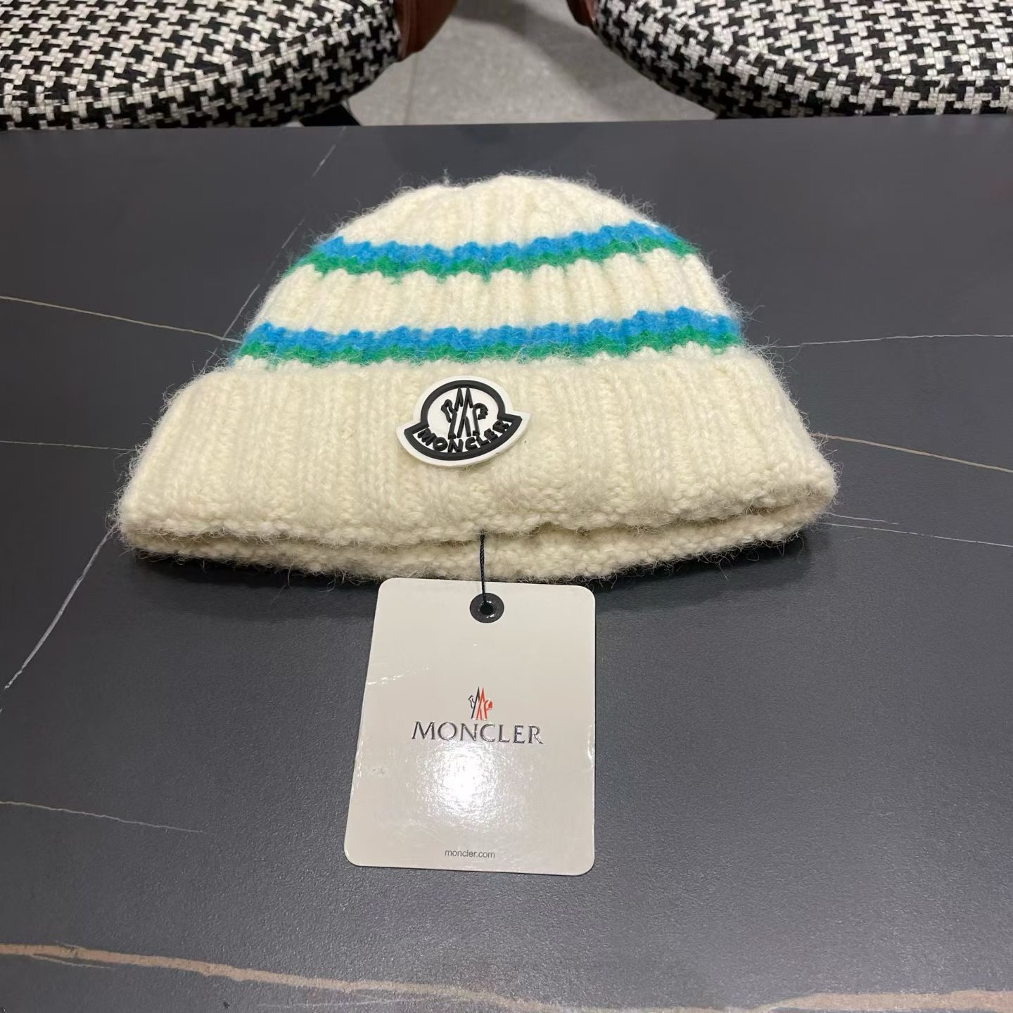NO:643613,Moncler striped hat women's new knitted hat autumn and winter warm ear protection large head circumference woolen hat showing face small cold hat hat fisherman hat baseball cap knitted hat, hat, Moncler, espadrilles, hats19860909蒙口Moncler 条纹帽子女新款针织帽秋冬季保暖护耳大头围毛线帽显脸小冷帽帽子渔夫帽棒球帽针织帽,帽子,Moncler,espadrilles,hats,hat