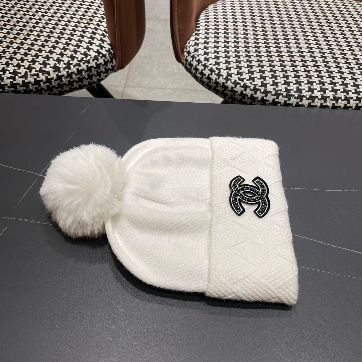 Chanel香奈儿新品秋冬帽子女时尚百搭针织带球毛线帽纯色百搭保暖护耳帽