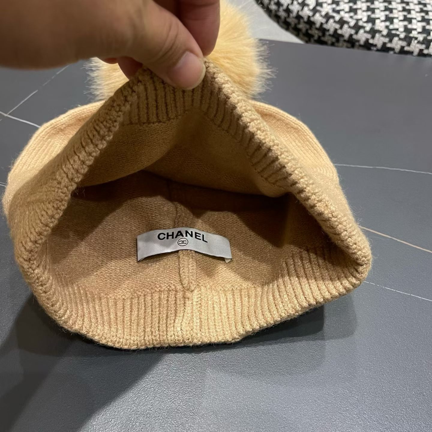 Chanel香奈儿新品秋冬帽子女时尚百搭针织带球毛线帽纯色百搭保暖护耳帽
