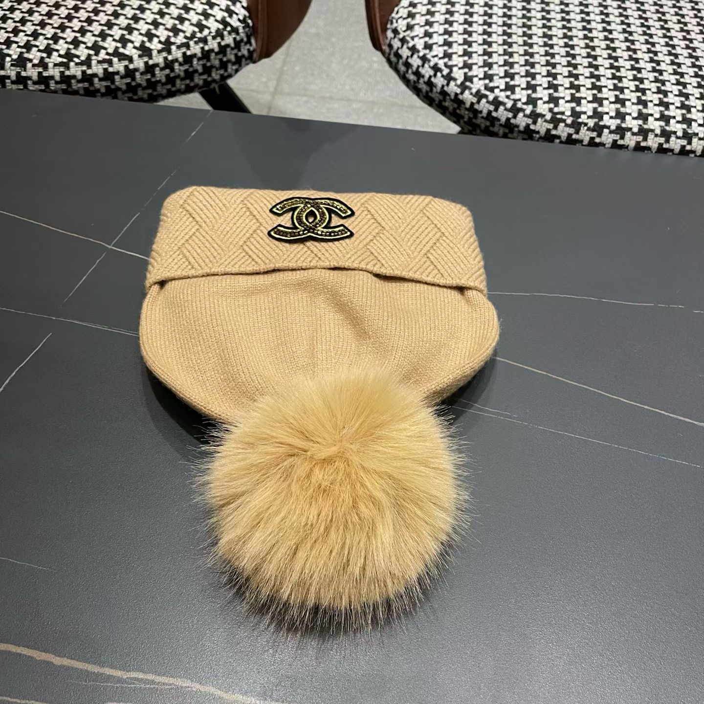 Chanel香奈儿新品秋冬帽子女时尚百搭针织带球毛线帽纯色百搭保暖护耳帽