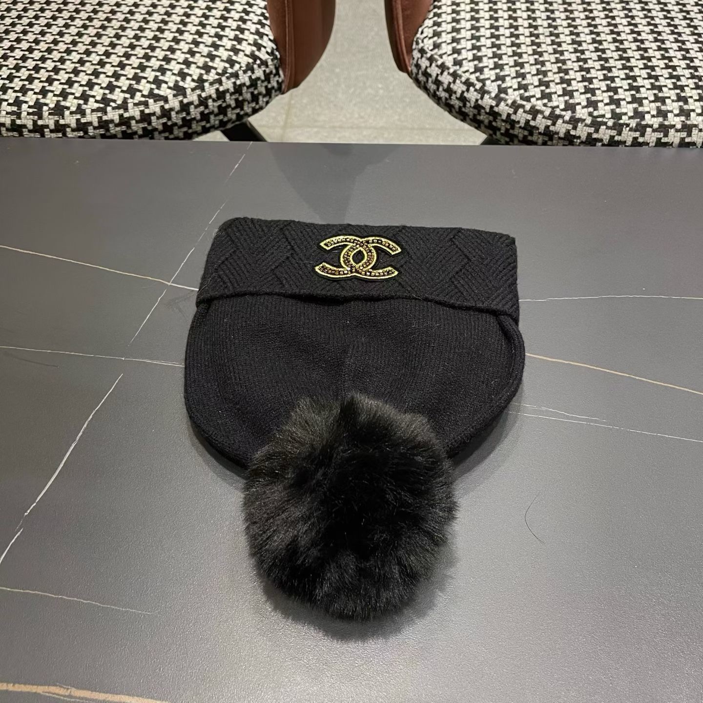 Chanel香奈儿新品秋冬帽子女时尚百搭针织带球毛线帽纯色百搭保暖护耳帽