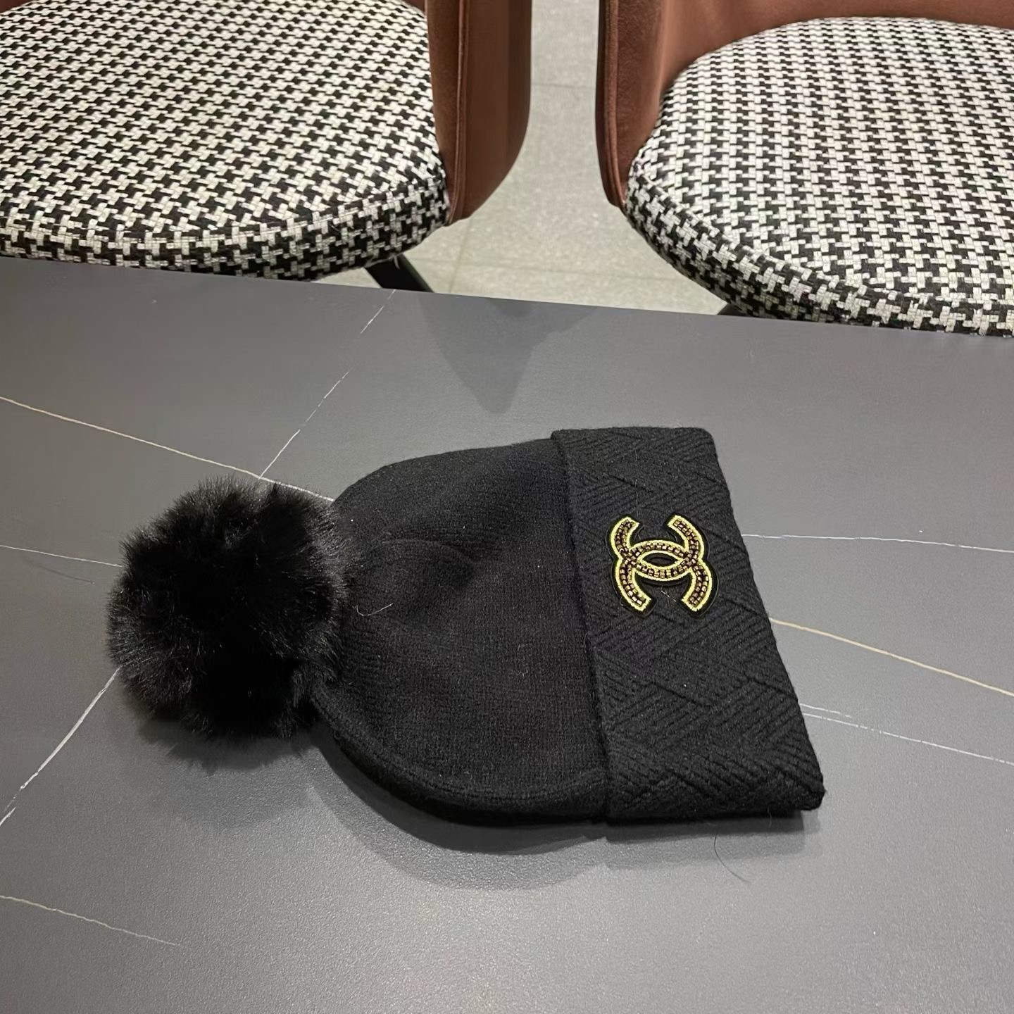 Chanel香奈儿新品秋冬帽子女时尚百搭针织带球毛线帽纯色百搭保暖护耳帽