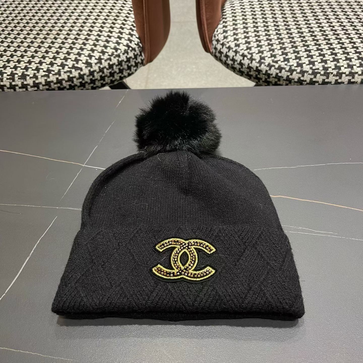 NO:643625,Chanel Chanel new autumn and winter hat women's fashion versatile knitted ball wool hat solid color versatile warm ear hat hat fisherman hat baseball cap knitted hat, hat, chanel, chanel, espadrilles, hats19860909Chanel香奈儿新品秋冬帽子女时尚百搭针织带球毛线帽纯色百搭保暖护耳帽帽子渔夫帽棒球帽针织帽,帽子,chanel,chanel,espadrilles,hats,hat