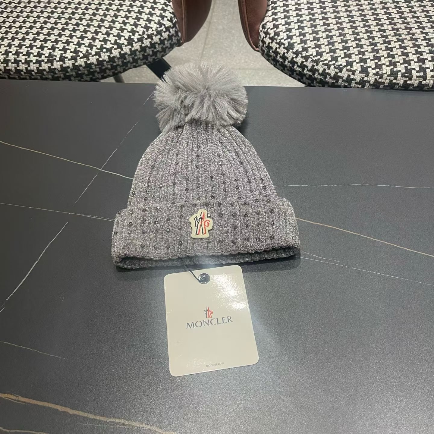 NO:643631,Moncler's high-quality custom-made Moncler knitted beanie with rhinestones!  This must be my favorite of minimalism. It is clean, neat, fashionable and versatile, and will definitely not be picky about your face shape!  Hats bucket hat, baseball cap, knitted hat, hat, Moncler, espadrilles, hats19860909Moncler 蒙口带钻针织毛线帽高品质定制！这款必定是极简主义的最爱干净,利索,时尚百搭,绝对不挑脸型！帽子渔夫帽棒球帽针织帽,帽子,Moncler,espadrilles,hats,hat