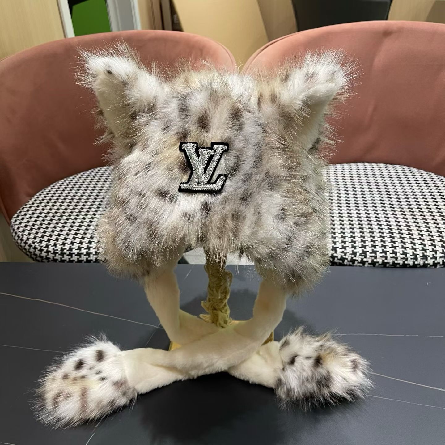 NO:643639,LV Louis Vuitton fox ears leopard print plush hat for women in winter cute little Lei Feng hat thickened cold and warm ear protection hat fisherman hat baseball cap knitted hat, hat, louis vuitton, louis vuitton, espadrilles, hats19860909LV路易威登狐狸耳朵豹纹毛绒帽女冬季可爱显脸小雷锋 帽加厚防寒保暖护耳帽子帽子渔夫帽棒球帽针织帽,帽子,louis vuitton,louis vuitton,espadrilles,hats,hat