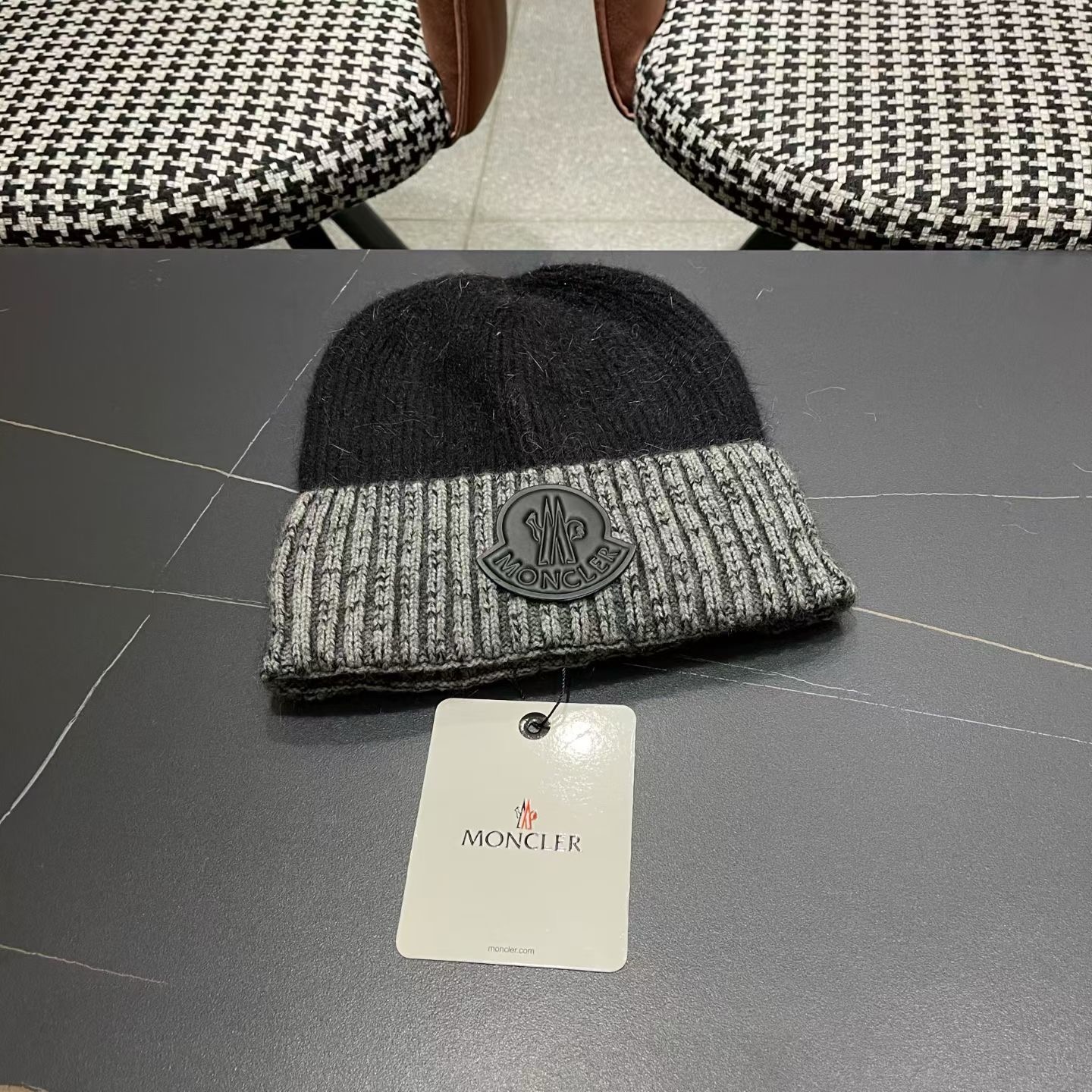 NO:643641,Moncler muzzle, Korean style plus velvet color matching knitted beanie, fashionable women's autumn and winter large headband, ear protection, warm and small face, hat fisherman hat, baseball cap, knitted hat, hat, Moncler, espadrilles, hats19860909Moncler蒙口,韩版加绒拼色针织毛线帽,时尚女秋冬大头围护耳保暖显脸小 帽子渔夫帽棒球帽针织帽,帽子,Moncler,espadrilles,hats,hat