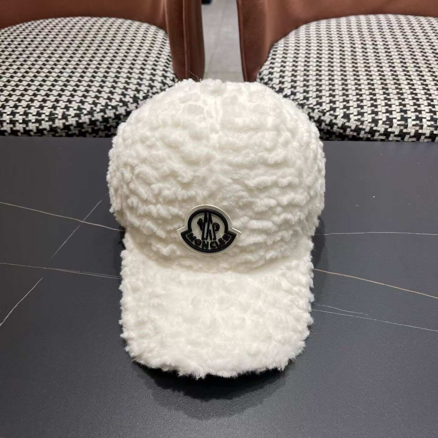NO:643643,Moncler plush baseball cap women's autumn and winter warm peaked cap showing face small plush hat hat fisherman hat baseball cap knitted hat, hat, Moncler, espadrilles, hats19860909蒙口moncler毛绒绒棒球帽女秋冬季保暖鸭舌帽显脸小毛绒帽子帽子渔夫帽棒球帽针织帽,帽子,Moncler,espadrilles,hats,hat