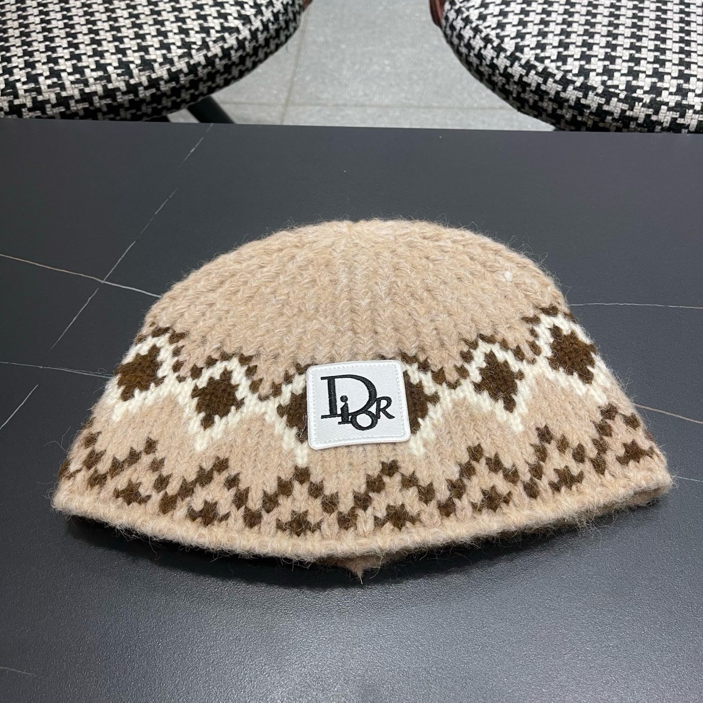 NO:643647,Dior 2025 new knitted hat for women autumn and winter warm ear protection woolen hat with big head circumference and small face cold hat hat fisherman hat baseball cap knitted hat, hat, dior, dior, espadrilles, hats19860909迪奥Dior 2025新款针织帽女秋冬保暖护耳毛线帽大头围显 脸小冷帽帽子渔夫帽棒球帽针织帽,帽子,dior,dior,espadrilles,hats,hat