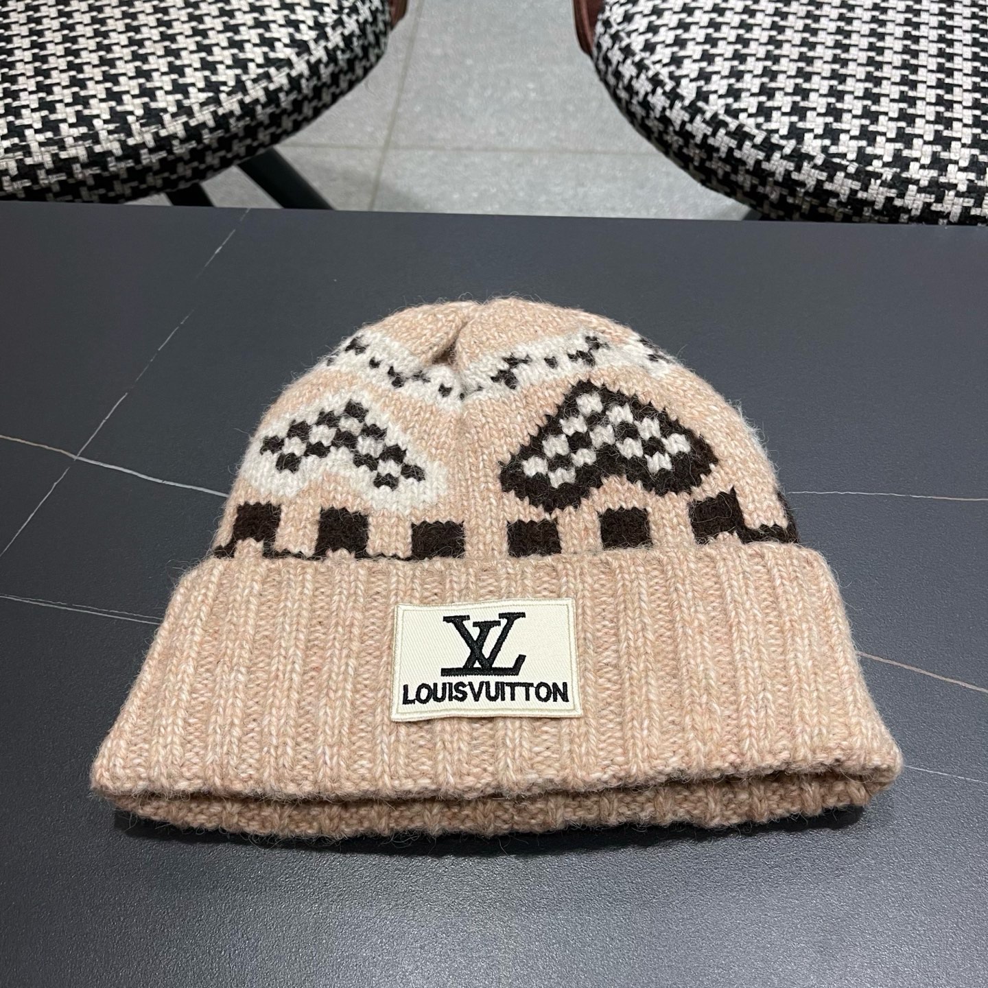 NO:643634,Lv Louis Vuitton Fair Isle style knitted hat for women in autumn and winter retro large head circumference versatile woolen hat showing face small warm ear protection hat hat fisherman hat baseball cap knitted hat, hat, louis vuitton, louis vuitton, espadrilles, hats19860909Lv路易威登费尔岛风针织帽女秋冬季复古大头围百搭毛线帽显脸小保暖护耳帽子帽子渔夫帽棒球帽针织帽,帽子,louis vuitton,louis vuitton,espadrilles,hats,hat