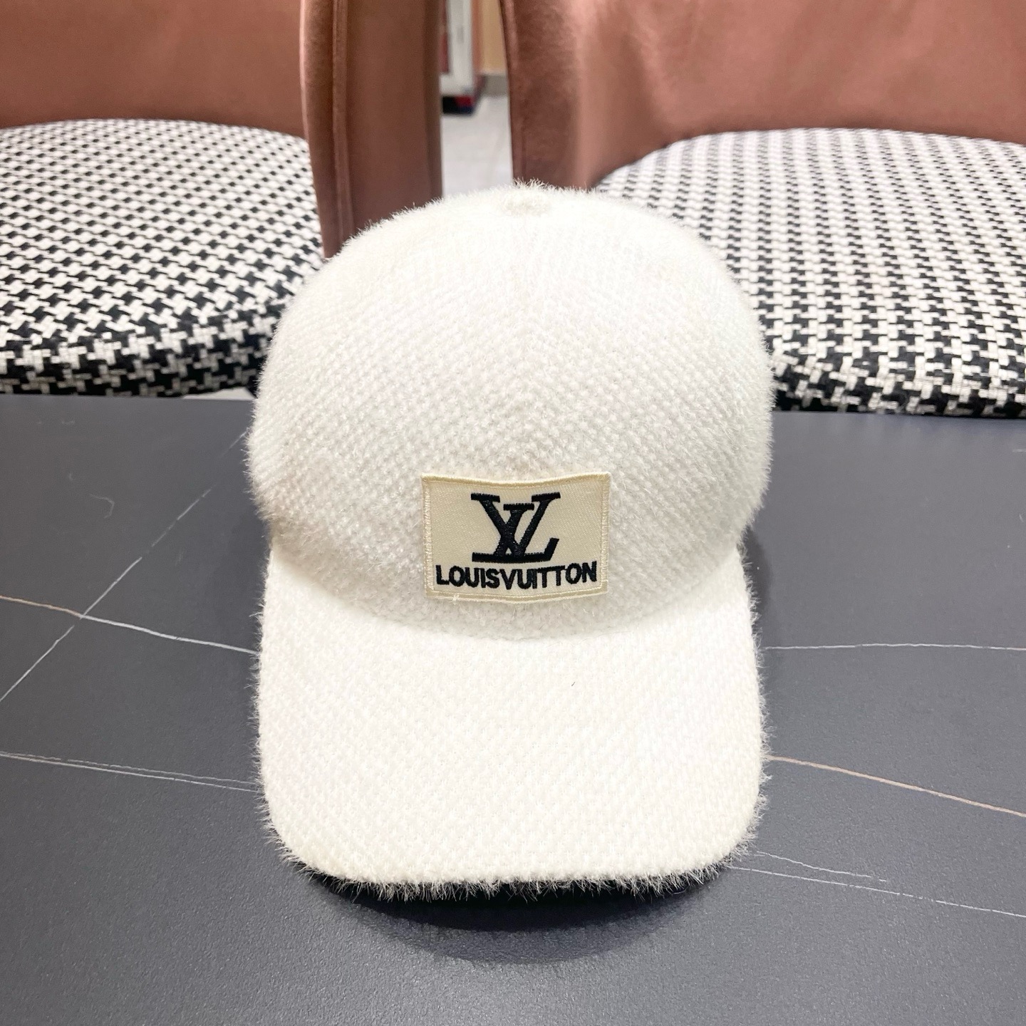 LV 路易威登 秋冬新款经典休闲潮流款 上架简约棒球帽出门旅游，绝对要入手的一款