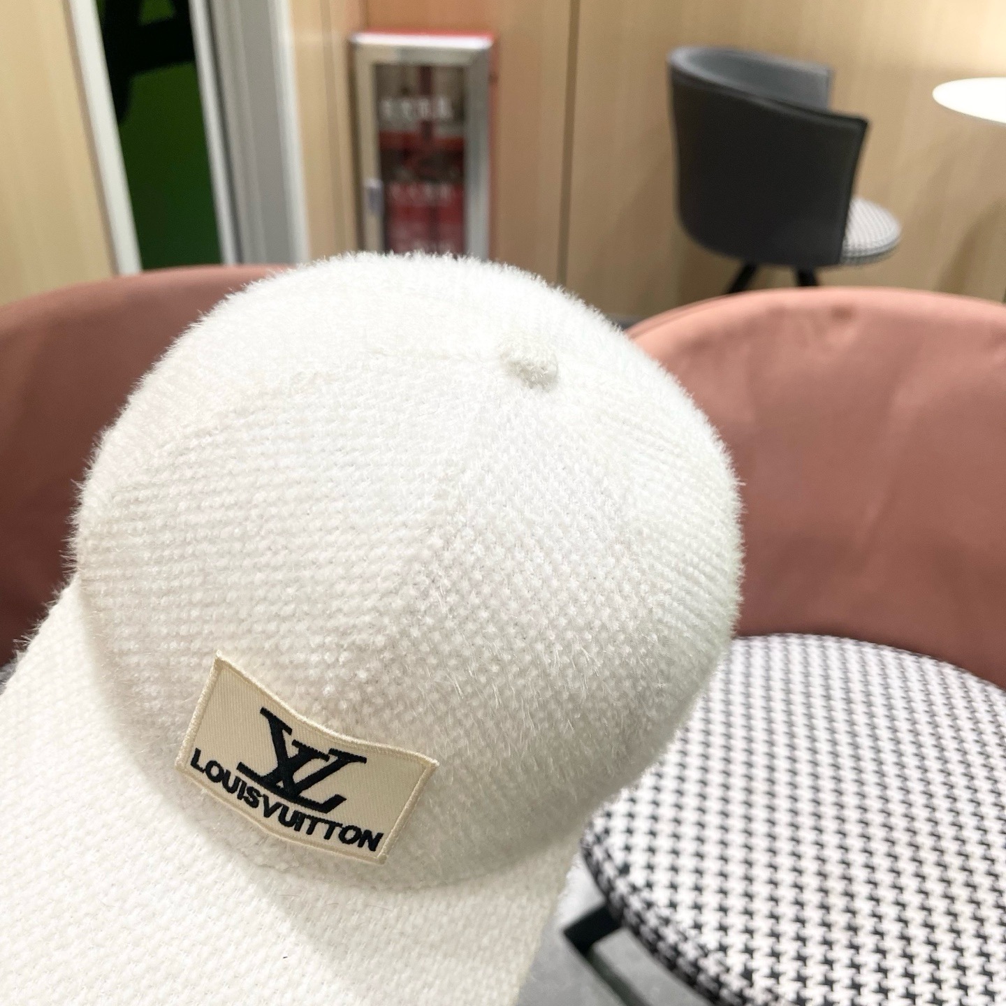 LV 路易威登 秋冬新款经典休闲潮流款 上架简约棒球帽出门旅游，绝对要入手的一款