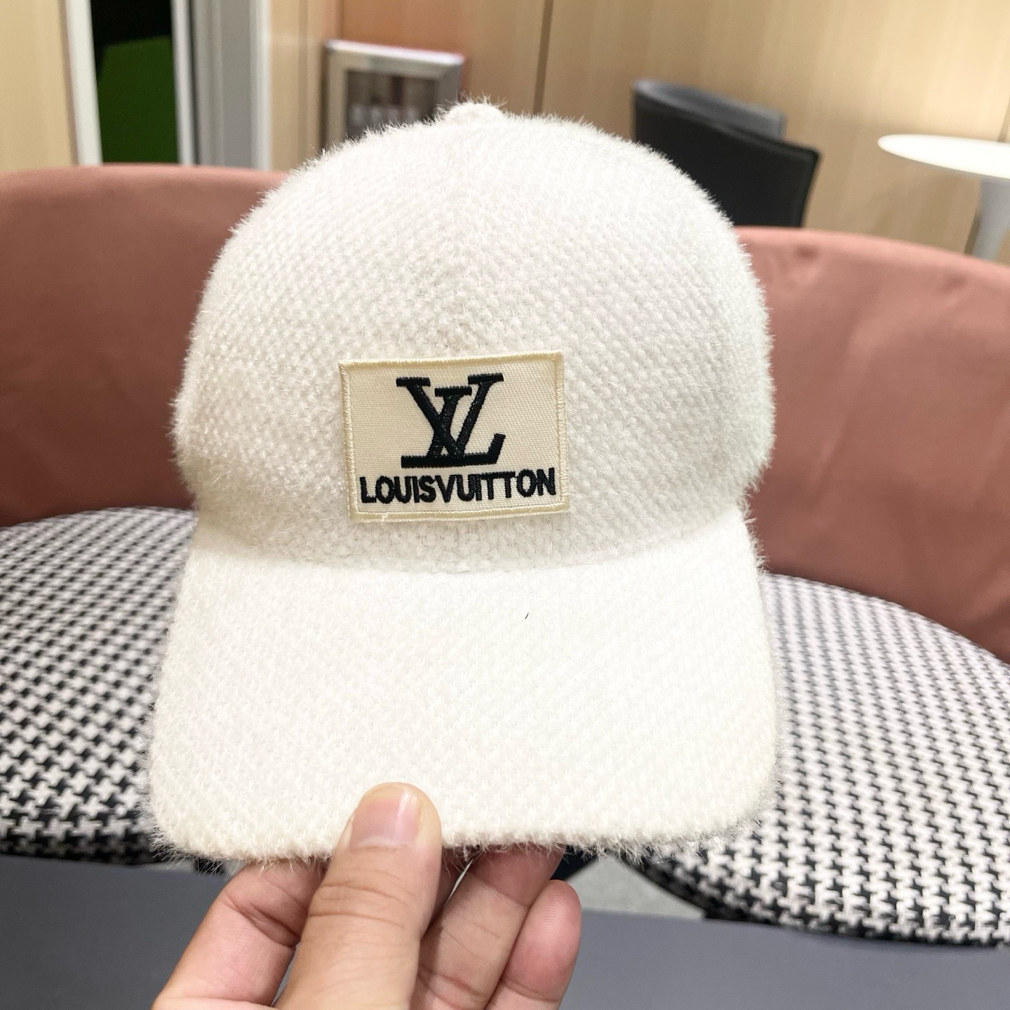 LV 路易威登 秋冬新款经典休闲潮流款 上架简约棒球帽出门旅游，绝对要入手的一款