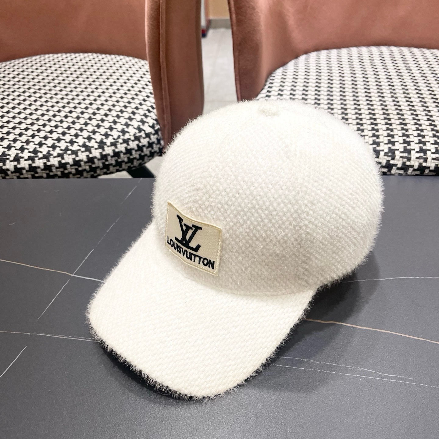 LV 路易威登 秋冬新款经典休闲潮流款 上架简约棒球帽出门旅游，绝对要入手的一款