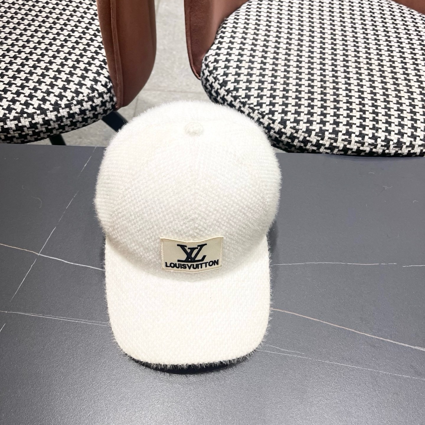 LV 路易威登 秋冬新款经典休闲潮流款 上架简约棒球帽出门旅游，绝对要入手的一款