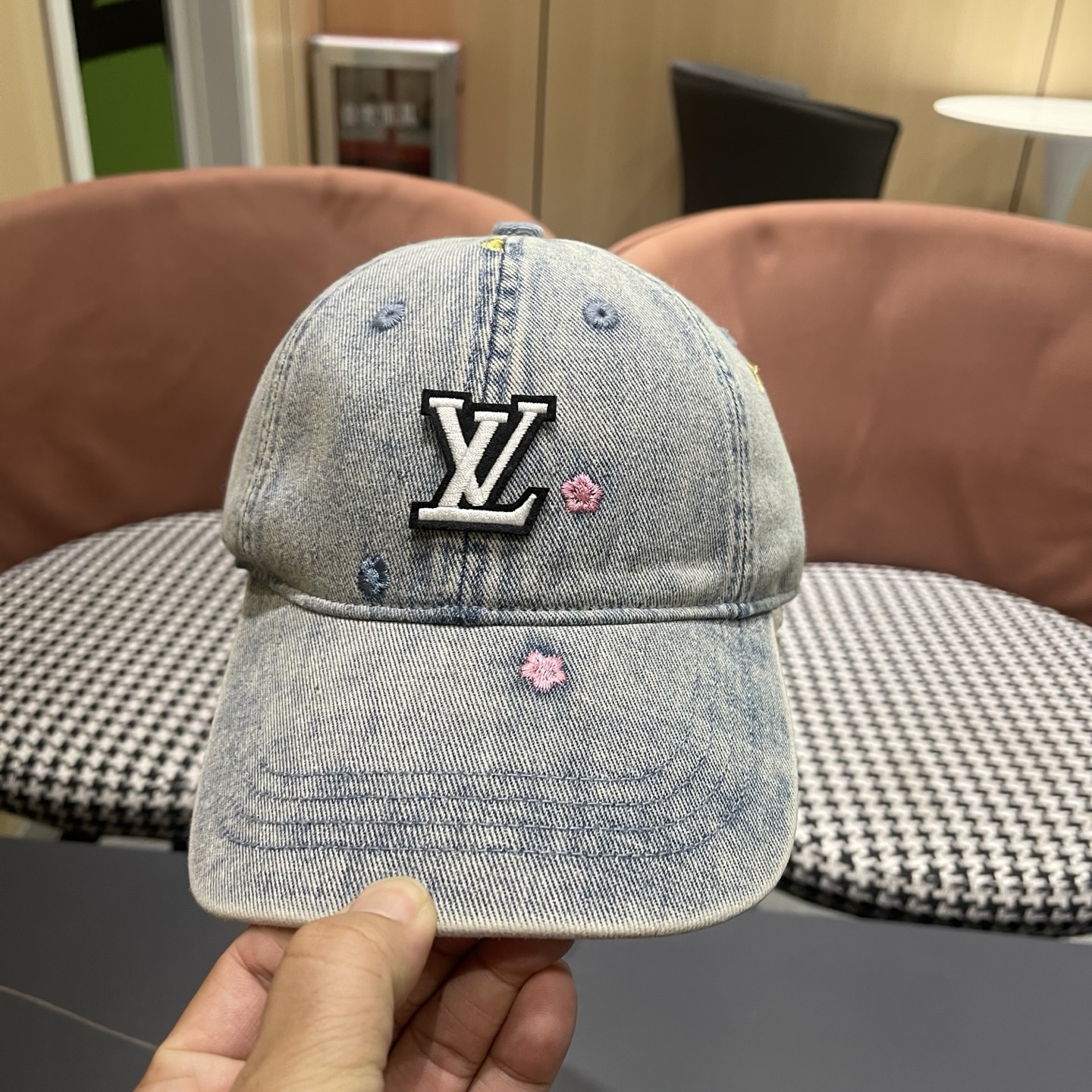 LouiVuittonLV路易威登牛仔新款路易威登家刺绣花棒球帽，简单大方 男女通用遮阳帽，男女通用