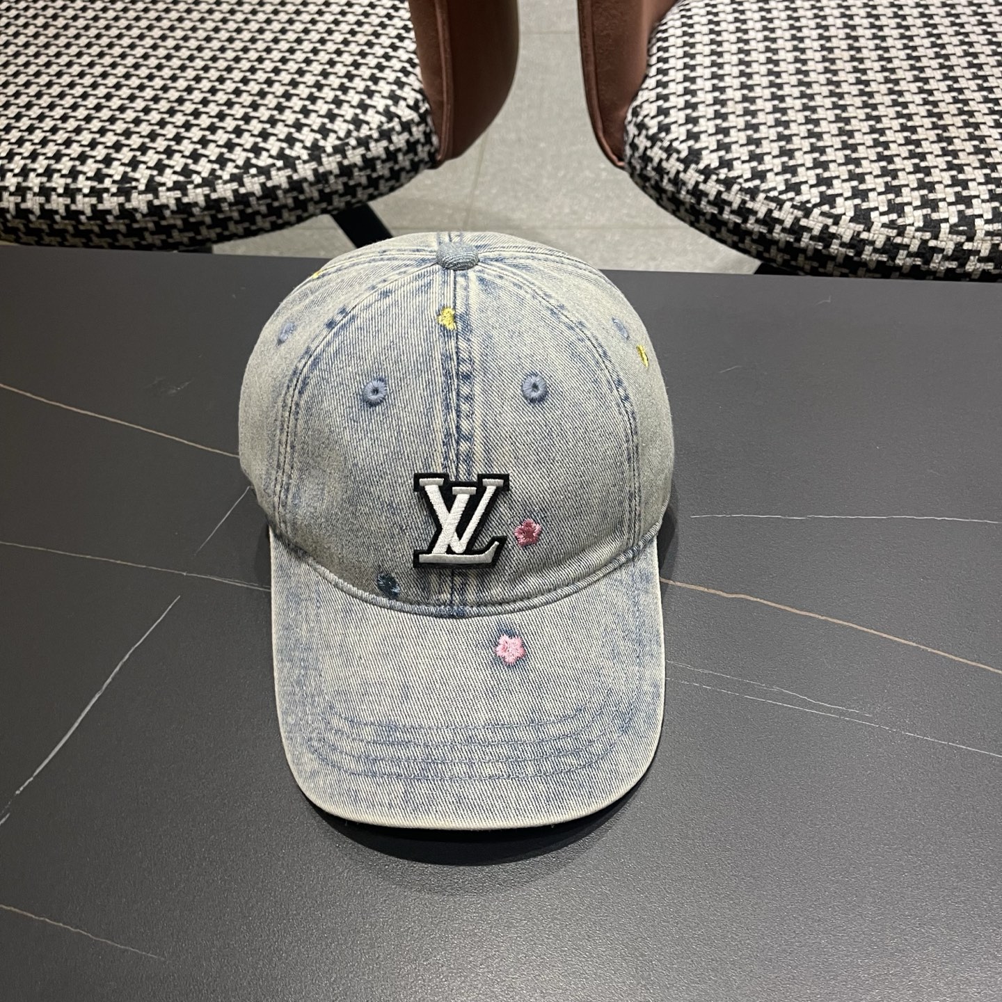 LouiVuittonLV路易威登牛仔新款路易威登家刺绣花棒球帽，简单大方 男女通用遮阳帽，男女通用