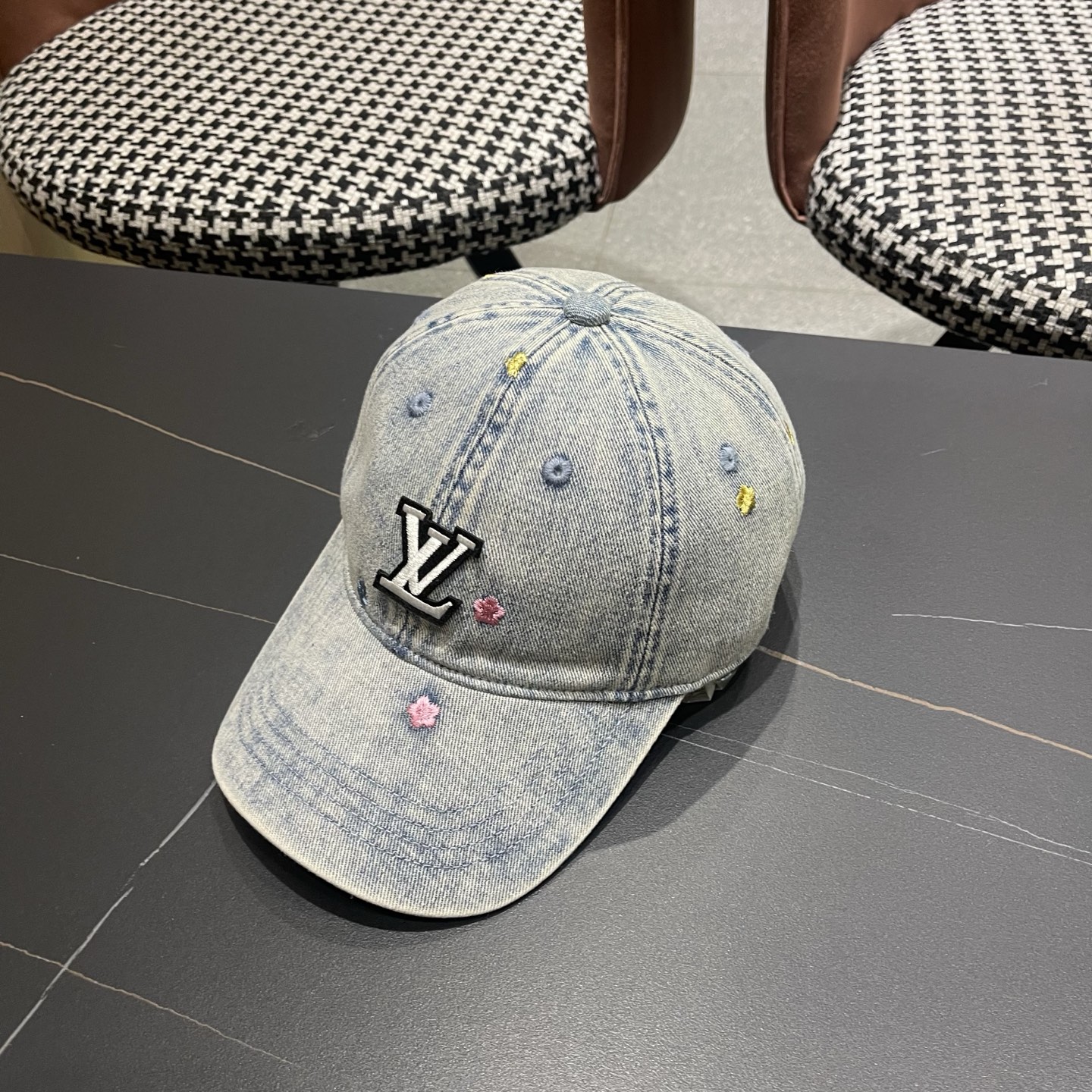 LouiVuittonLV路易威登牛仔新款路易威登家刺绣花棒球帽，简单大方 男女通用遮阳帽，男女通用
