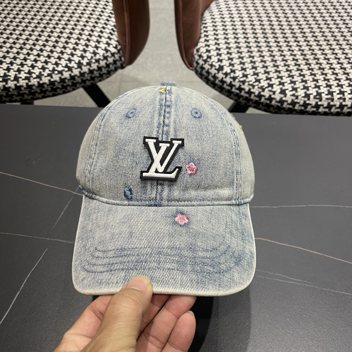 LouiVuittonLV路易威登牛仔新款路易威登家刺绣花棒球帽，简单大方 男女通用遮阳帽，男女通用
