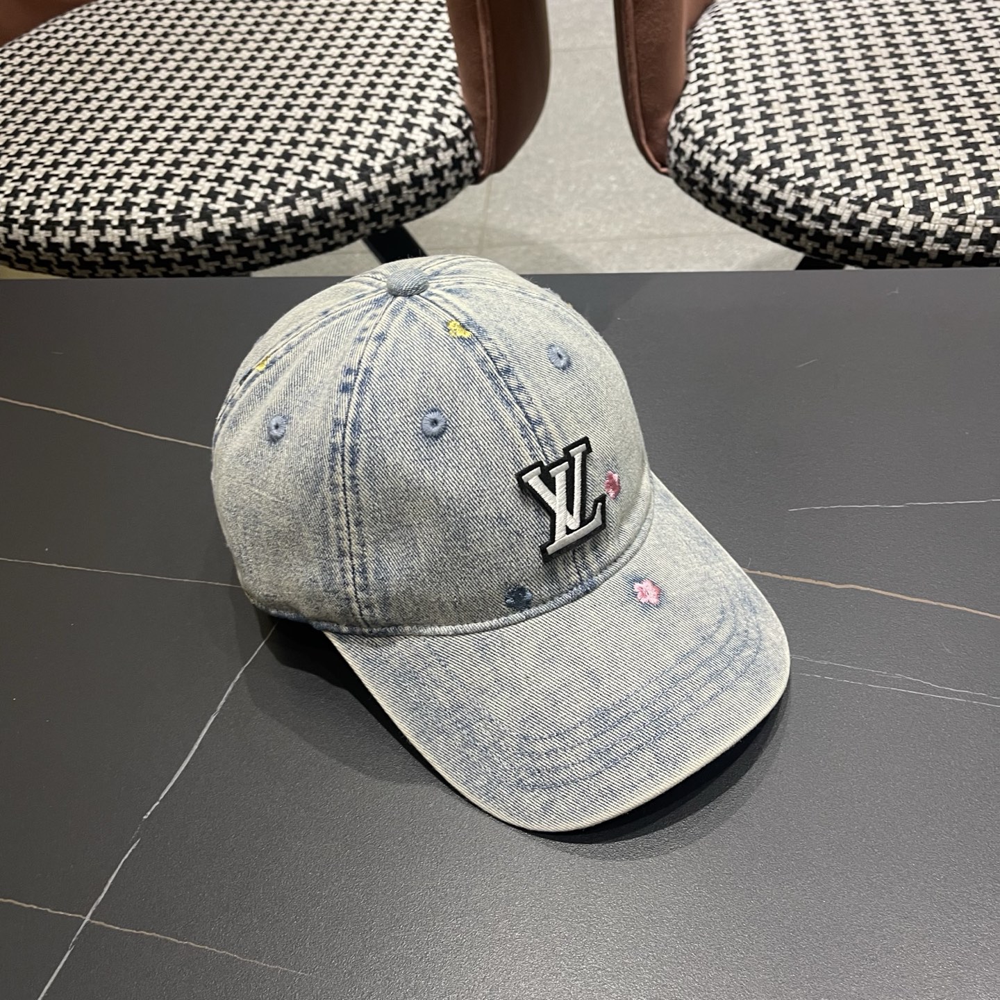 LouiVuittonLV路易威登牛仔新款路易威登家刺绣花棒球帽，简单大方 男女通用遮阳帽，男女通用