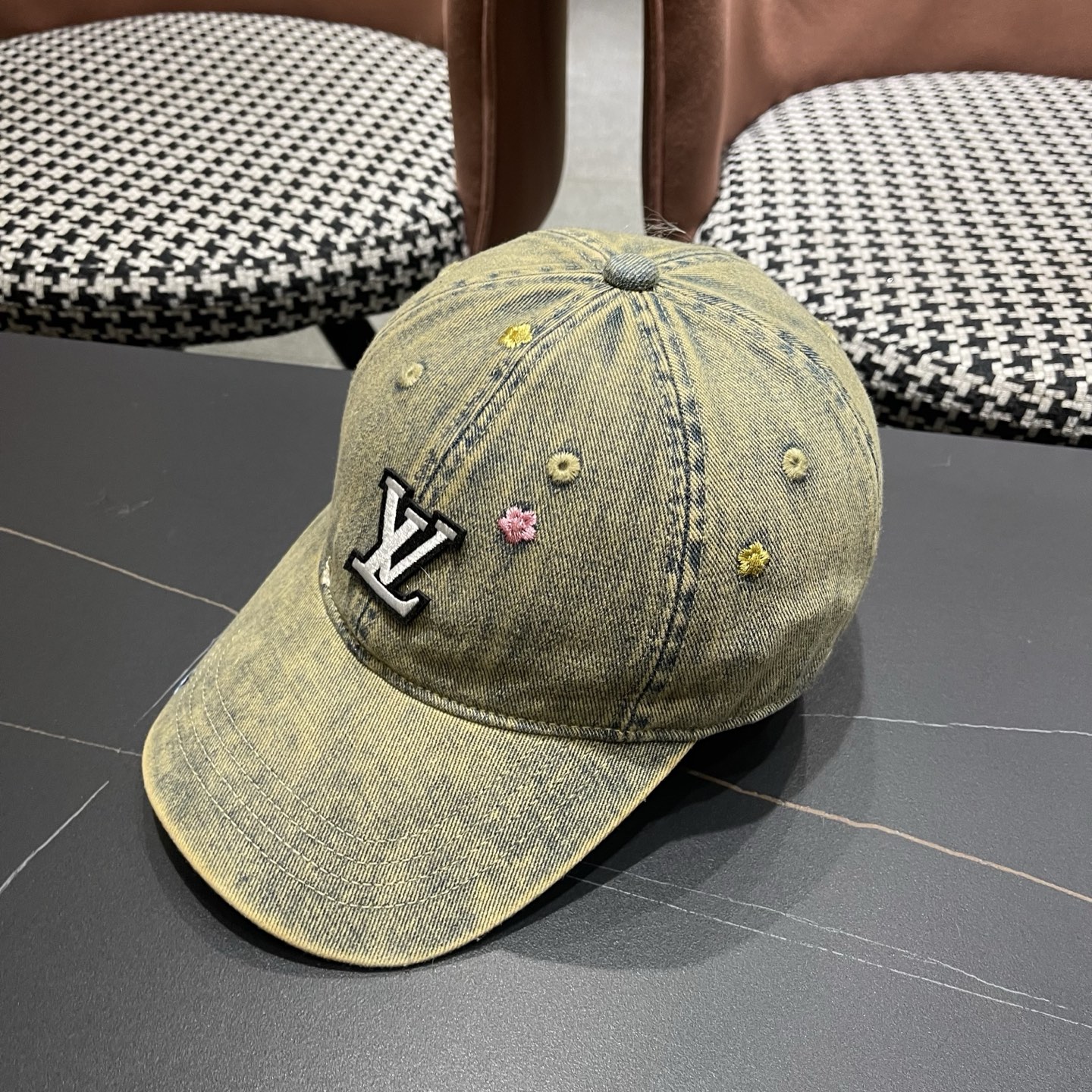 LouiVuittonLV路易威登牛仔新款路易威登家刺绣花棒球帽，简单大方 男女通用遮阳帽，男女通用
