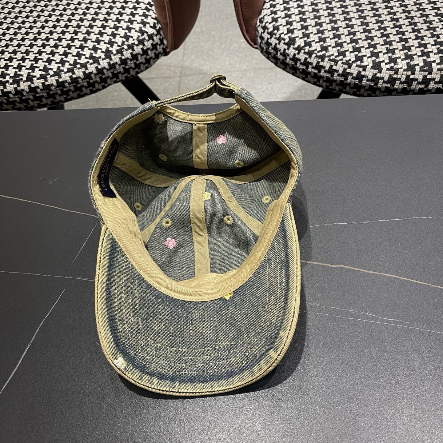 LouiVuittonLV路易威登牛仔新款路易威登家刺绣花棒球帽，简单大方 男女通用遮阳帽，男女通用