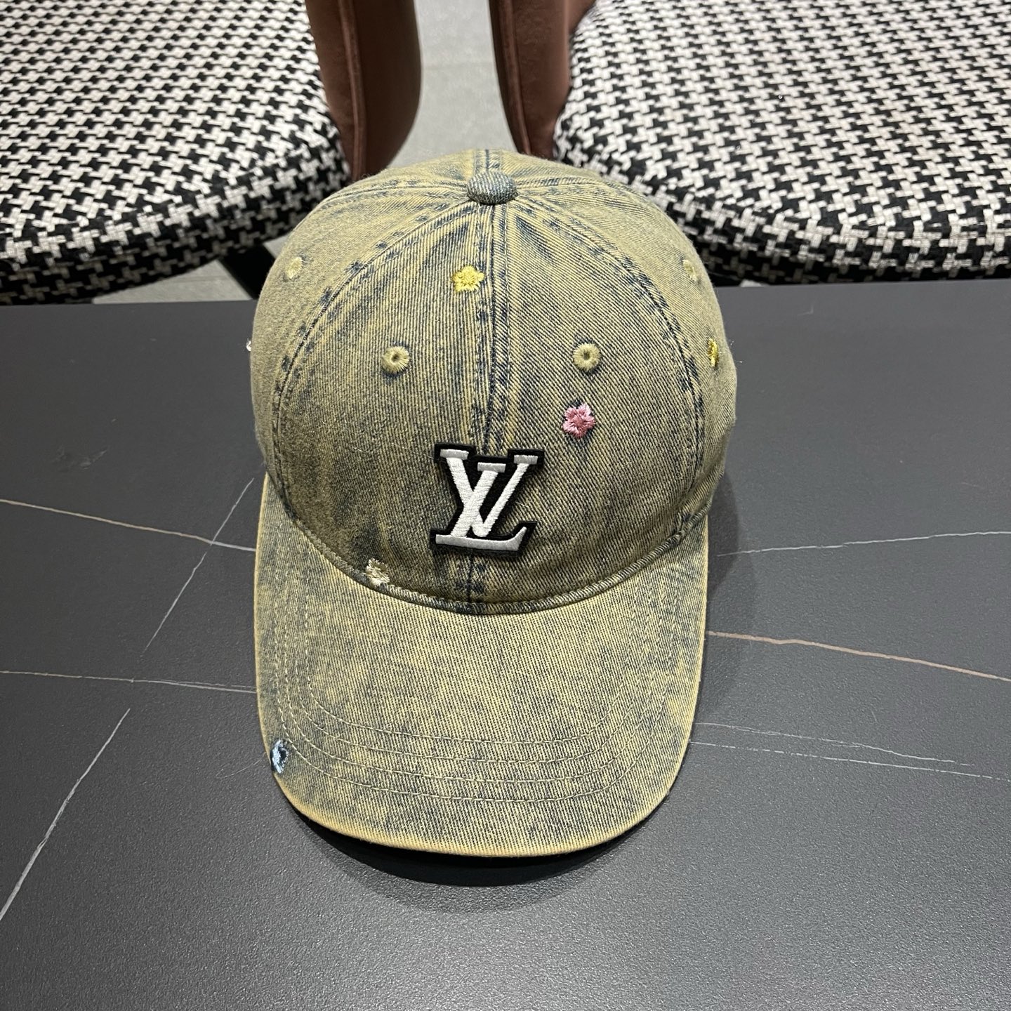 LouiVuittonLV路易威登牛仔新款路易威登家刺绣花棒球帽，简单大方 男女通用遮阳帽，男女通用