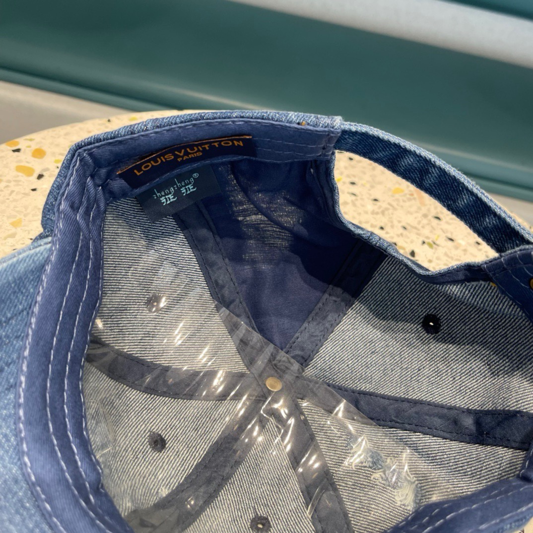 Lv路易威登 新款专柜同步牛仔洗水刺绣棒球帽 新款上架💙💙 今年家每款帽子都想拥有～设计轻易休闲时髦又带